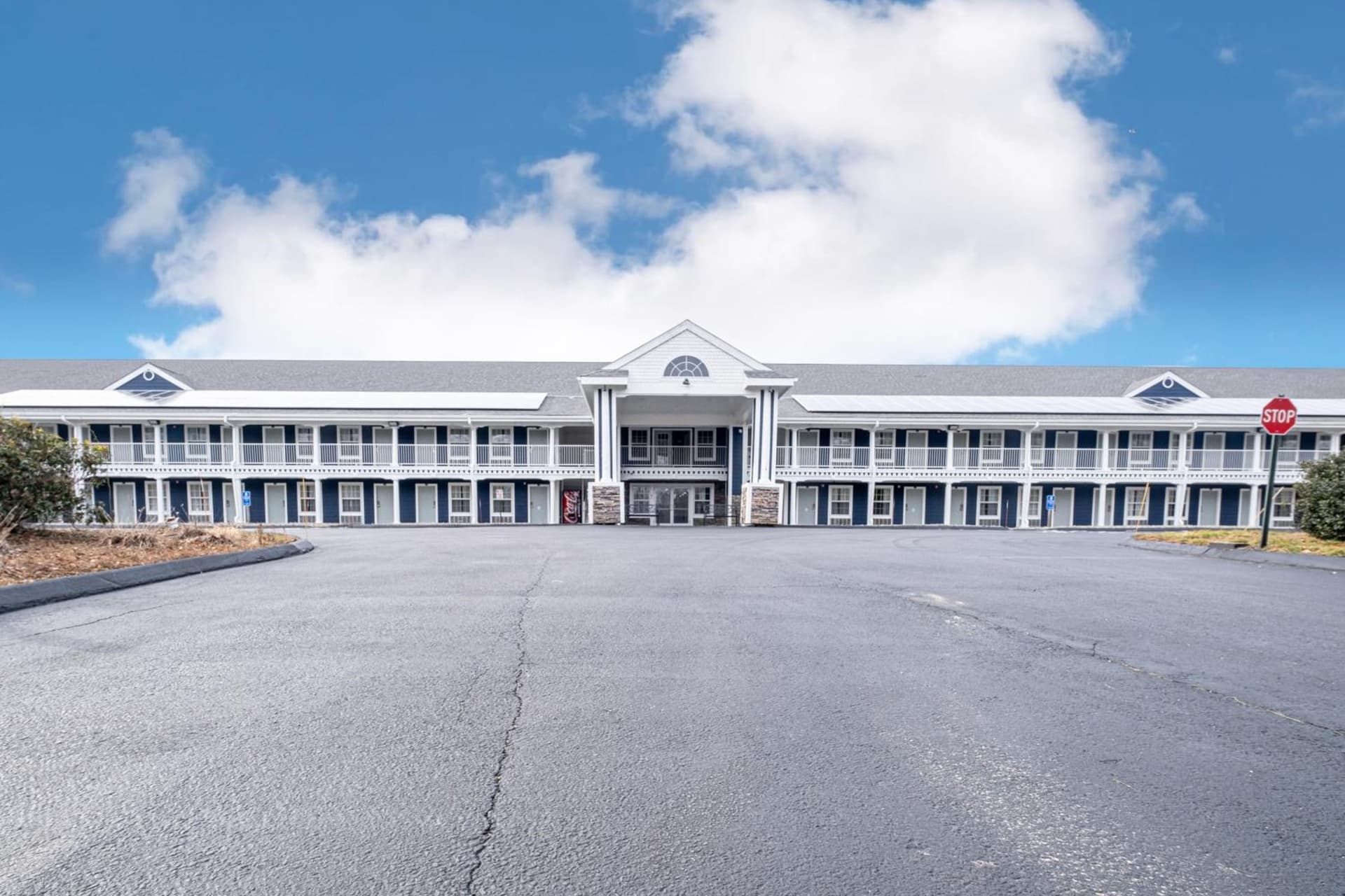 Hilltop Inn & Suites, near Foxwoods Casino gallery photo in North Stonington — image 69