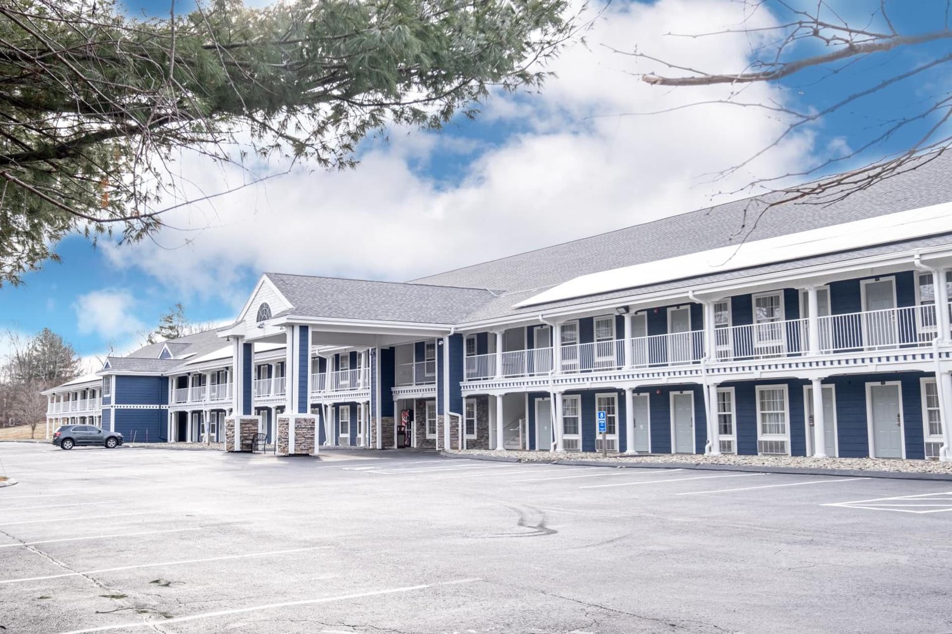Hilltop Inn & Suites, near Foxwoods Casino gallery photo in North Stonington — image 75