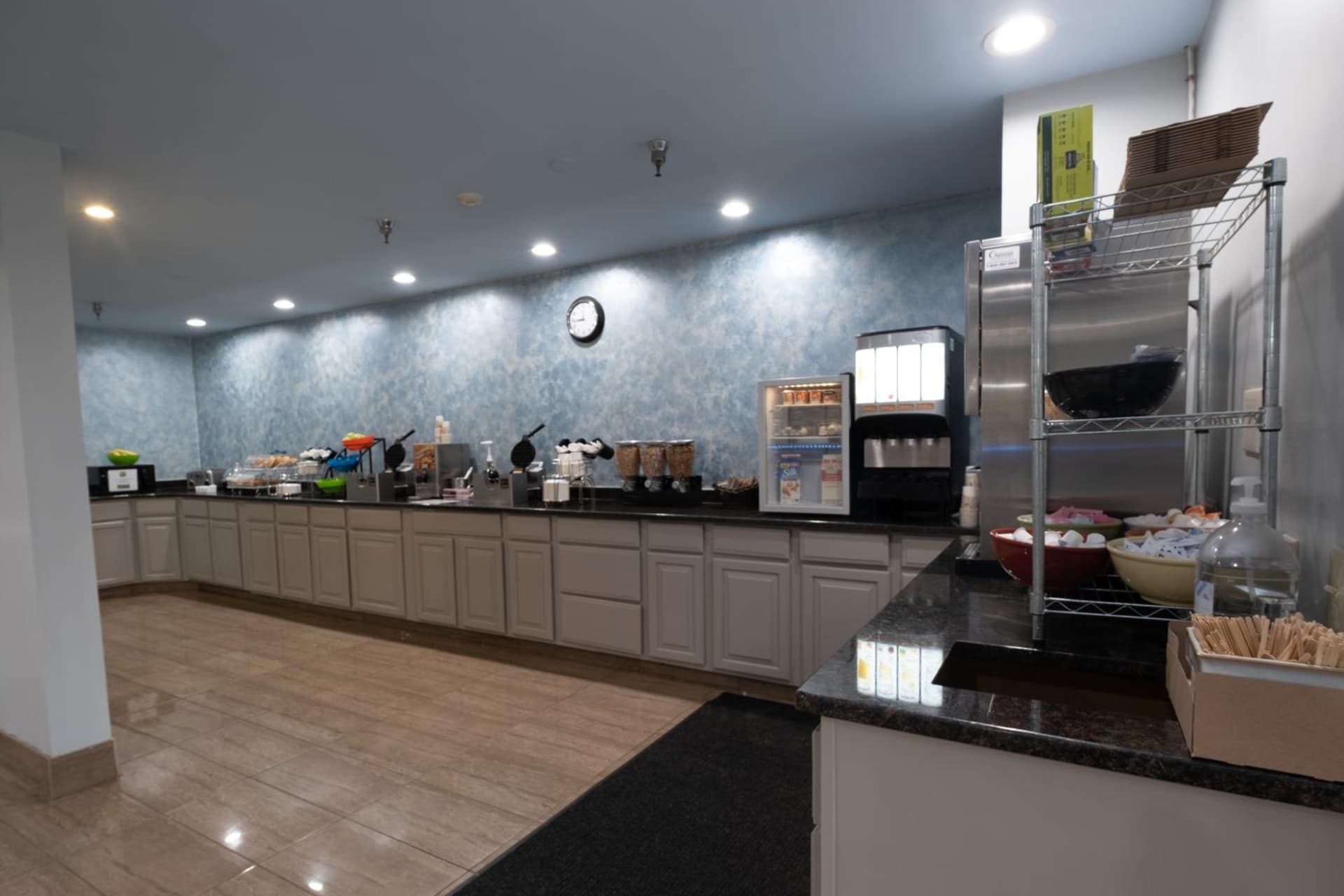 Hilltop Inn & Suites, near Foxwoods Casino gallery photo in North Stonington — image 33