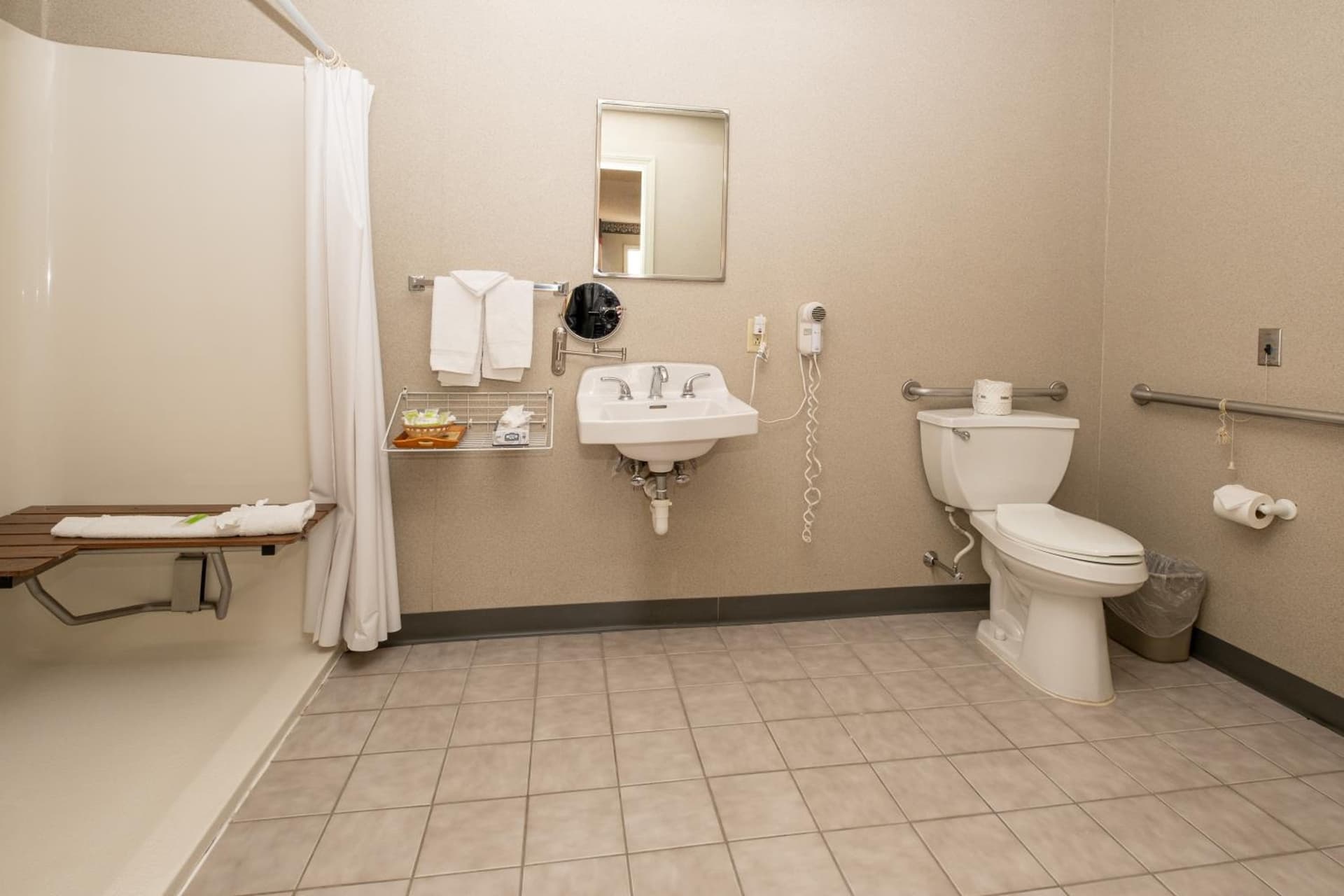 Hilltop Inn & Suites, near Foxwoods Casino gallery photo in North Stonington — image 45