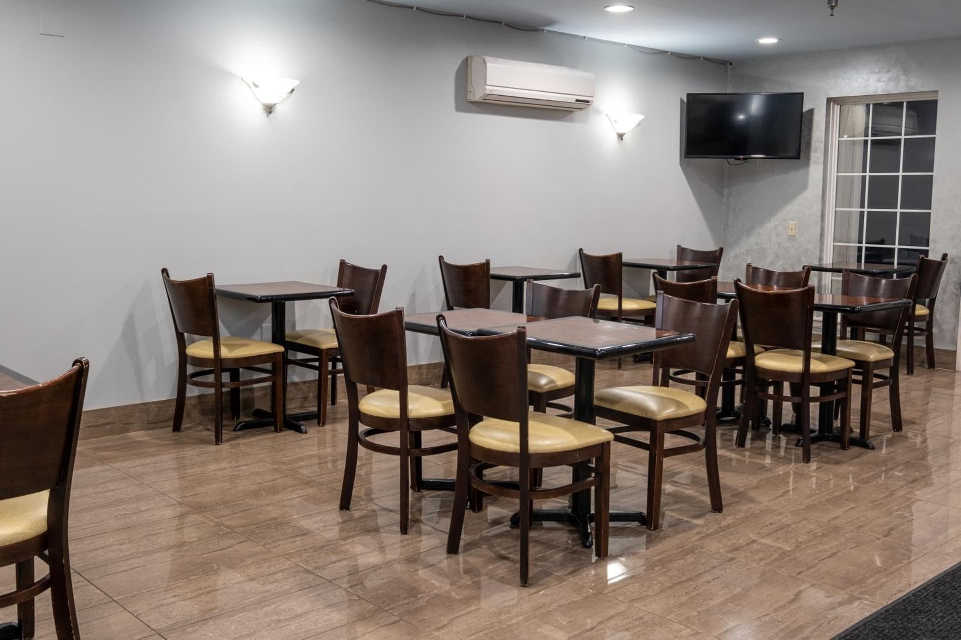 Hilltop Inn & Suites, near Foxwoods Casino gallery photo in North Stonington — image 57