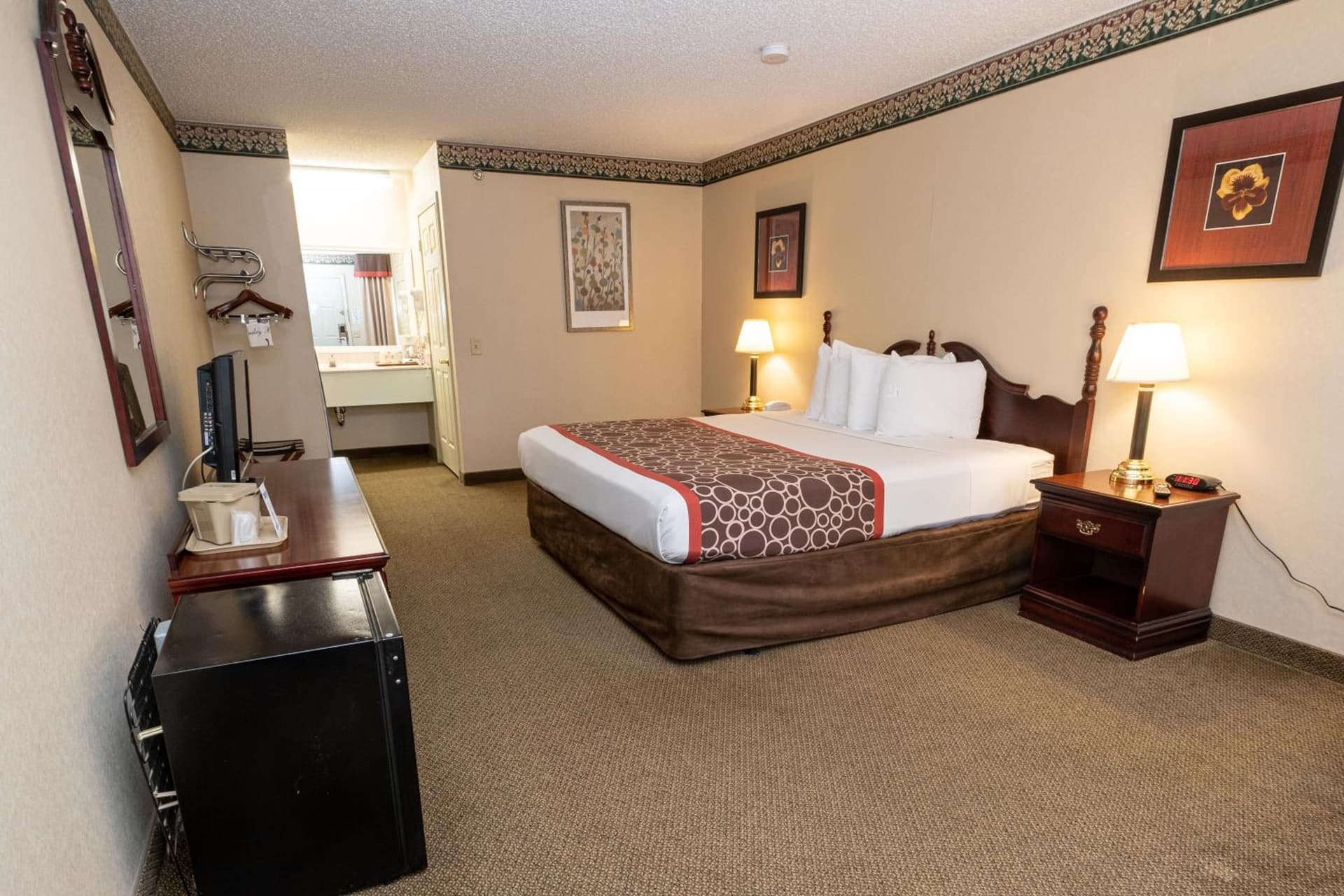 Hilltop Inn & Suites, near Foxwoods Casino gallery photo in North Stonington — image 59