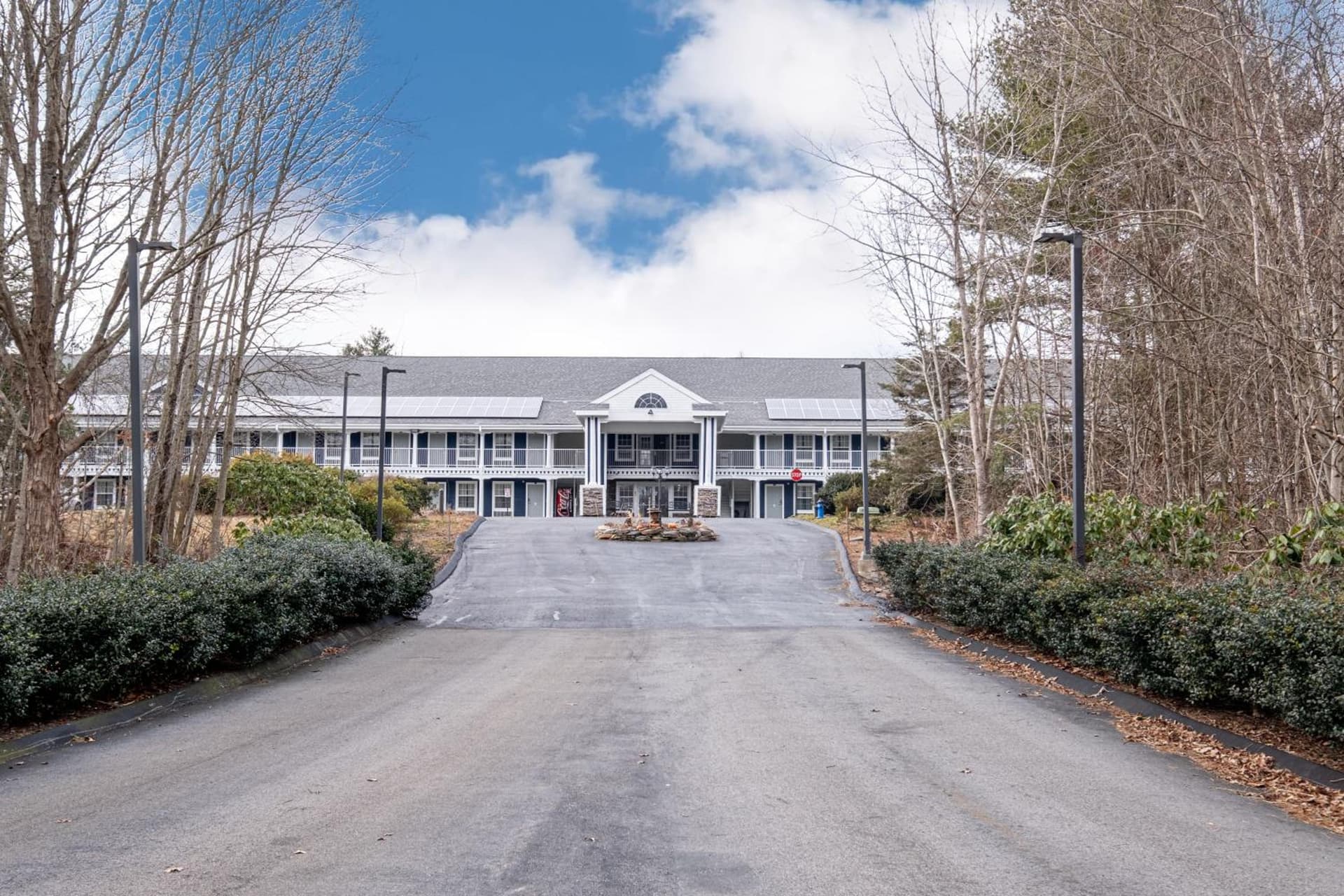 Hilltop Inn & Suites, near Foxwoods Casino gallery photo in North Stonington — image 54