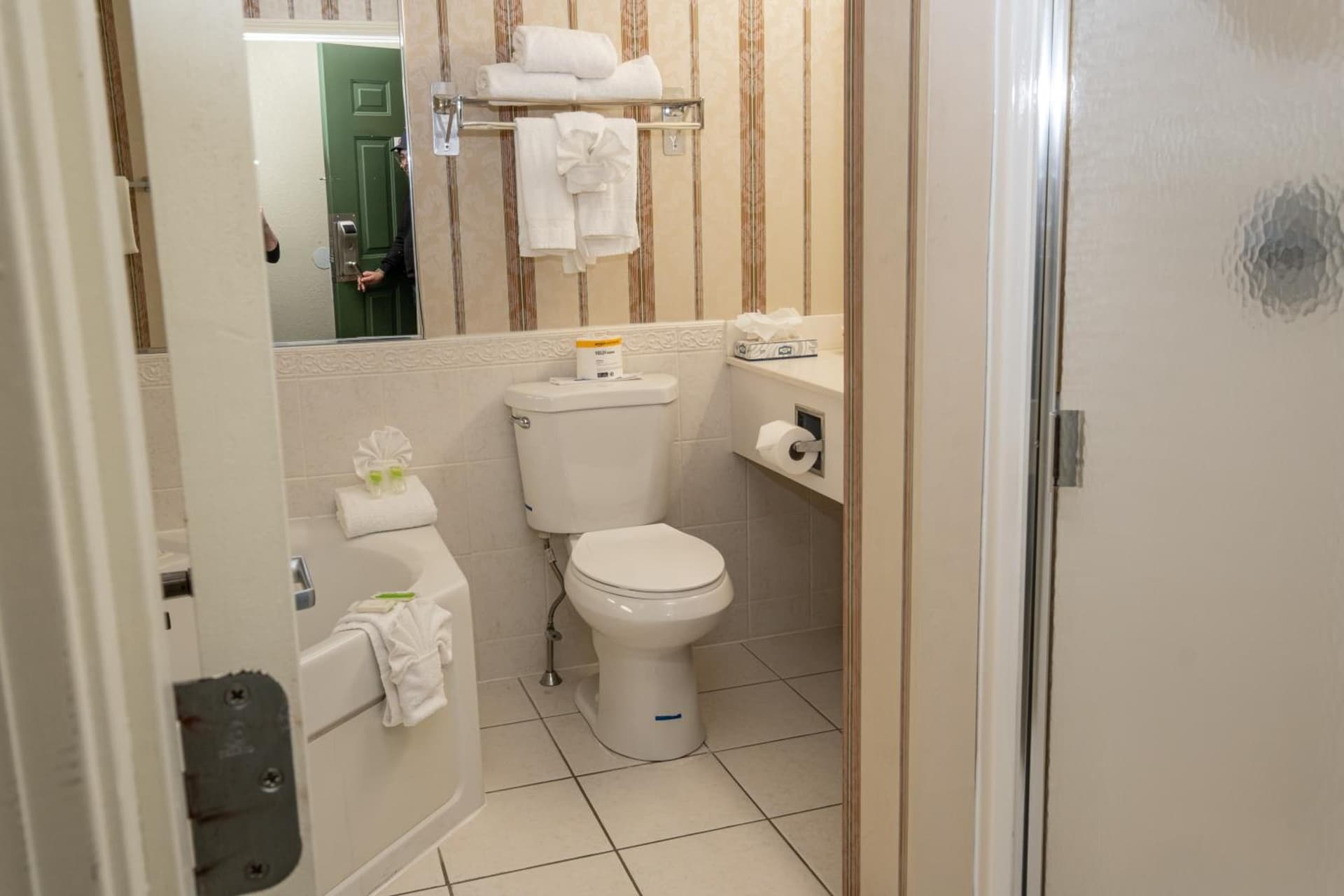 Hilltop Inn & Suites, near Foxwoods Casino gallery photo in North Stonington — image 14