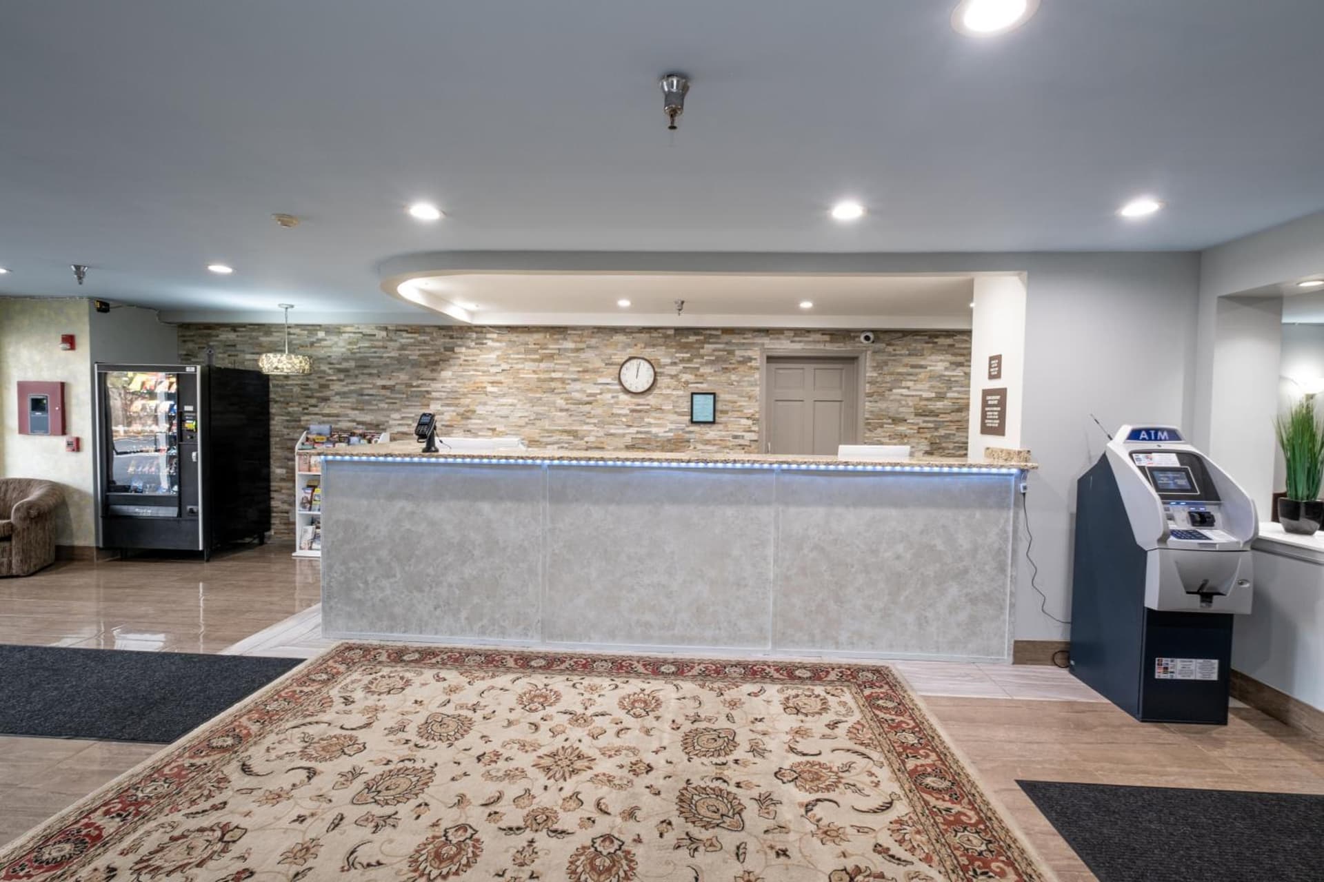 Hilltop Inn & Suites, near Foxwoods Casino gallery photo in North Stonington — image 66
