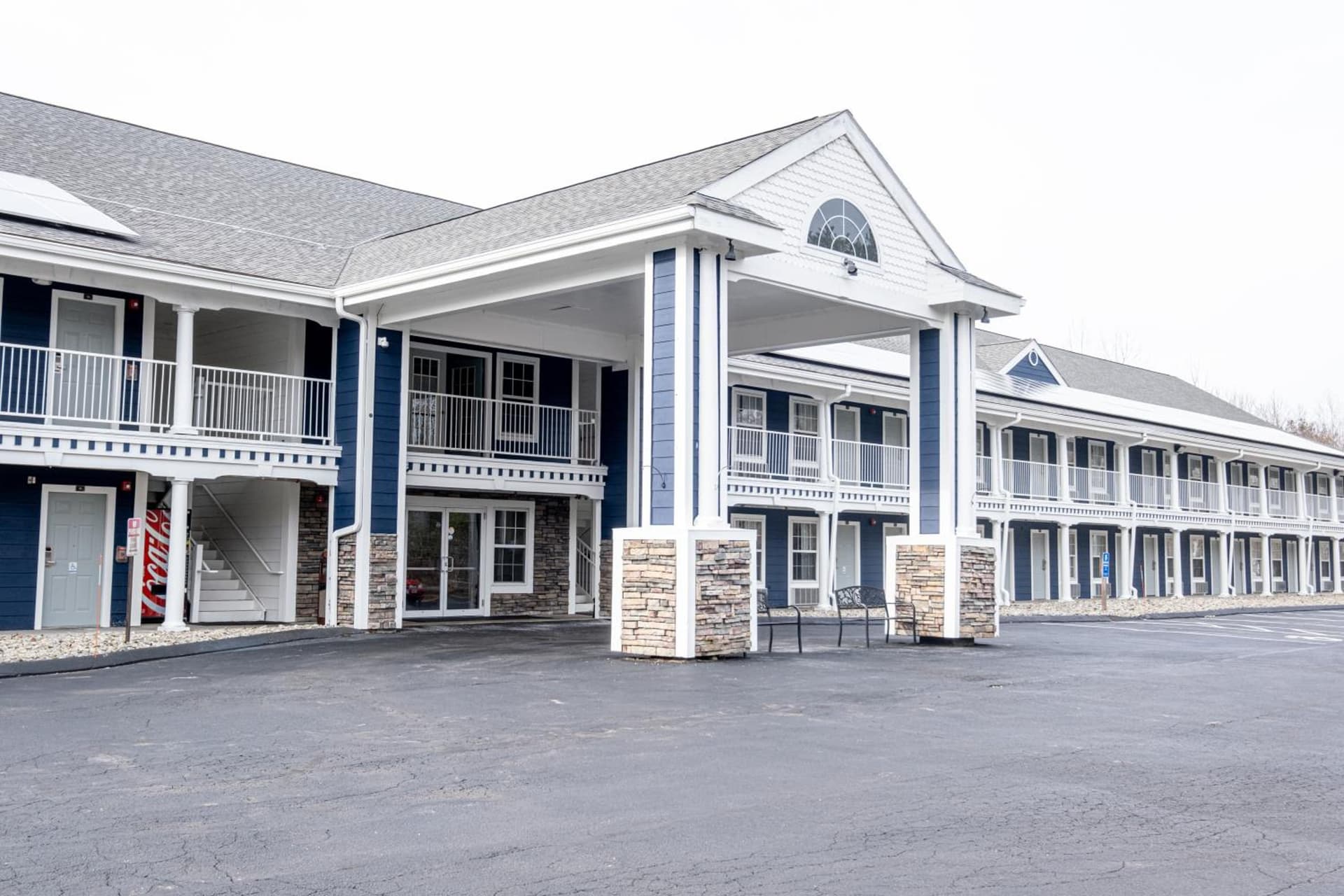 Hilltop Inn & Suites, near Foxwoods Casino gallery photo in North Stonington — image 6