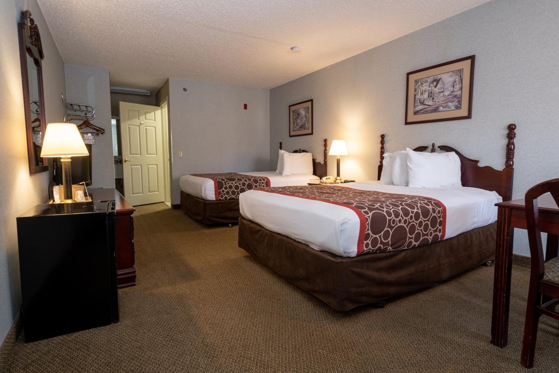 Hilltop Inn & Suites, near Foxwoods Casino gallery photo in North Stonington — image 87