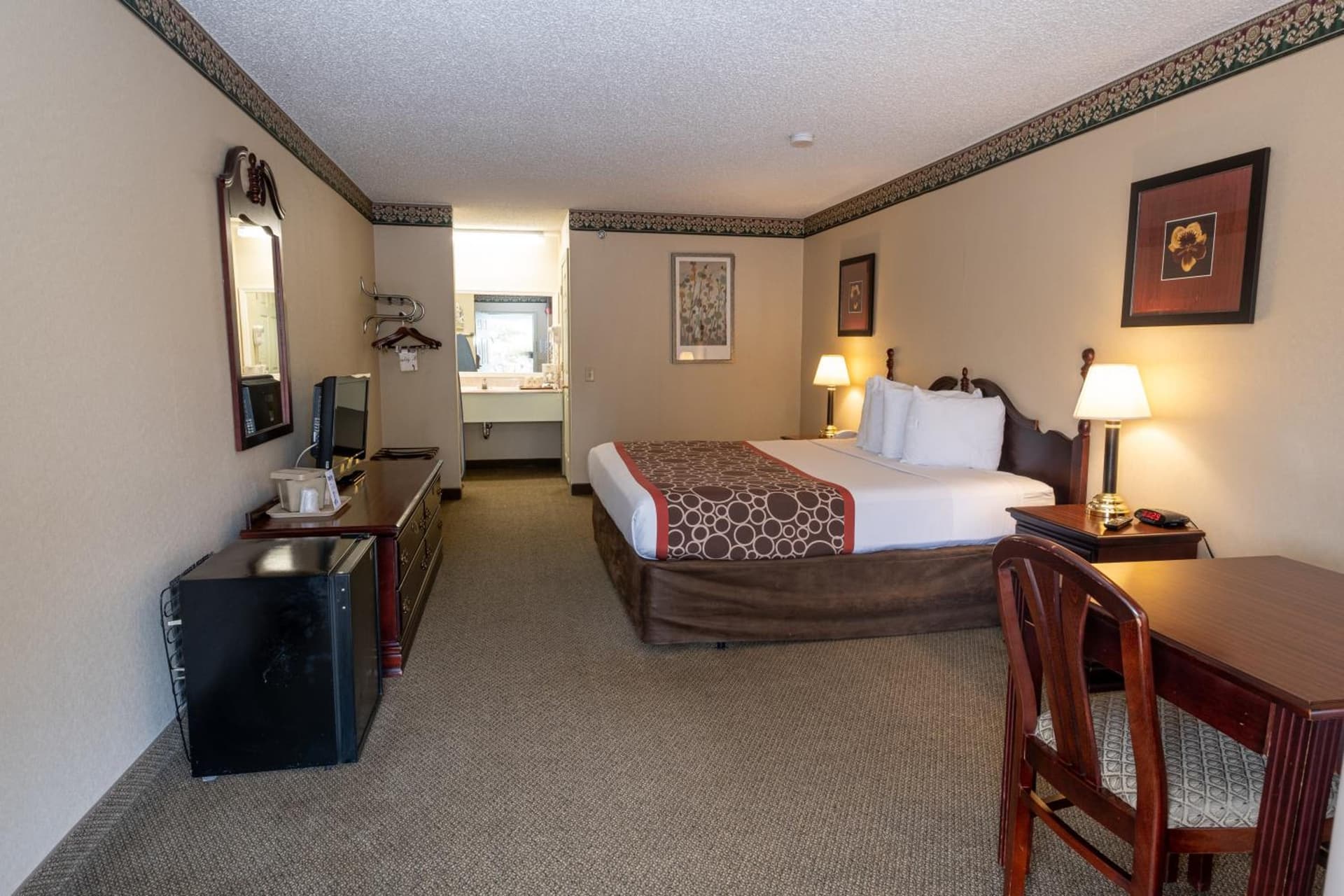 Hilltop Inn & Suites, near Foxwoods Casino gallery photo in North Stonington — image 73