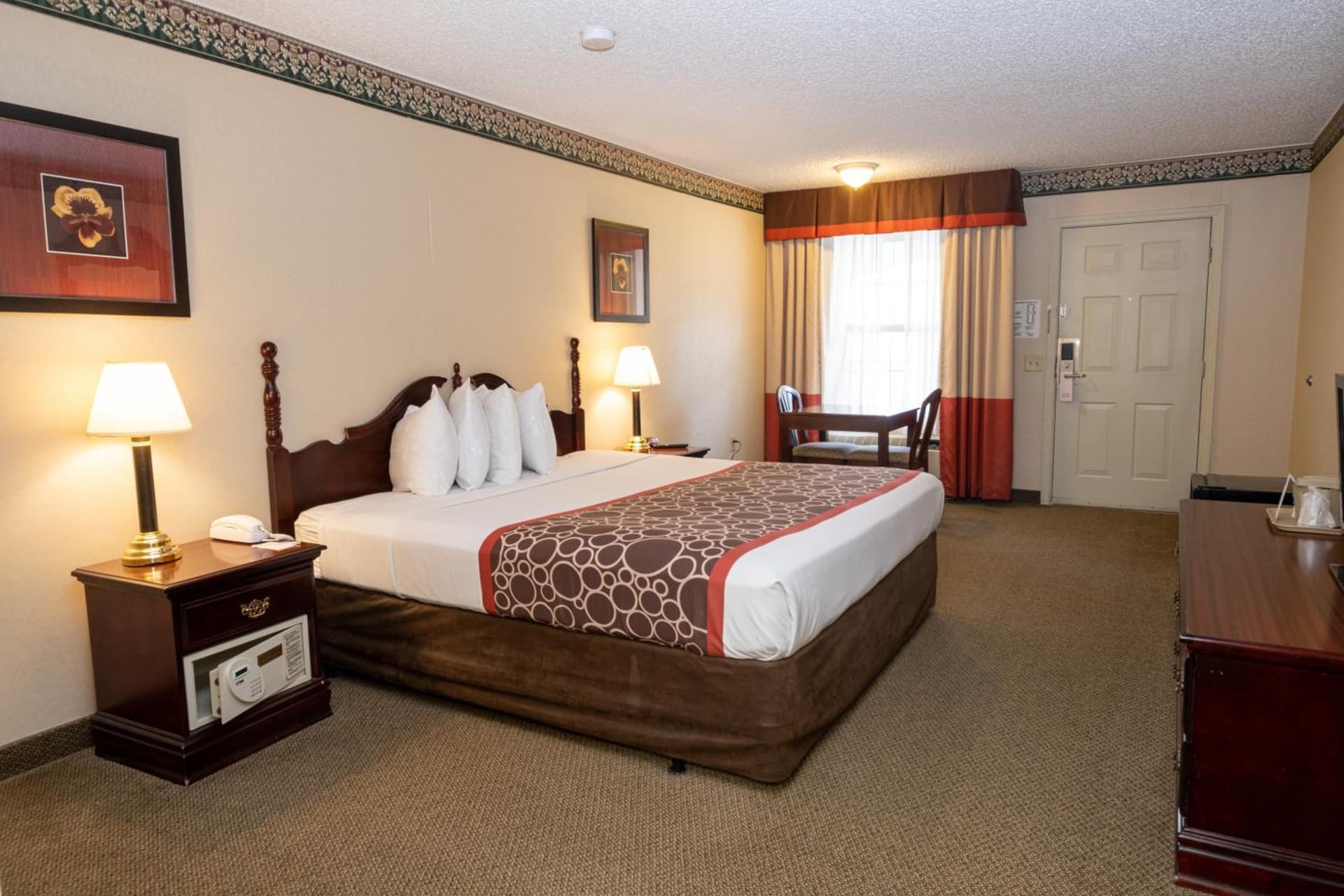 Hilltop Inn & Suites, near Foxwoods Casino gallery photo in North Stonington — image 31
