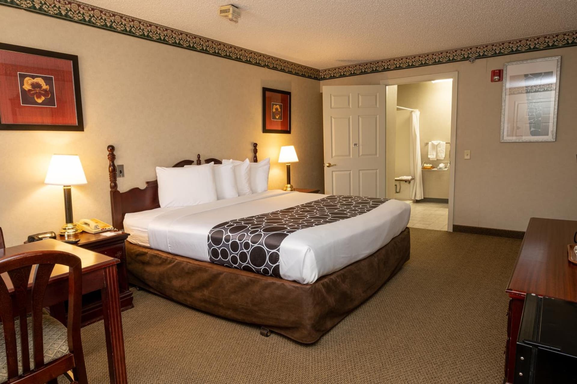 Hilltop Inn & Suites, near Foxwoods Casino gallery photo in North Stonington — image 86