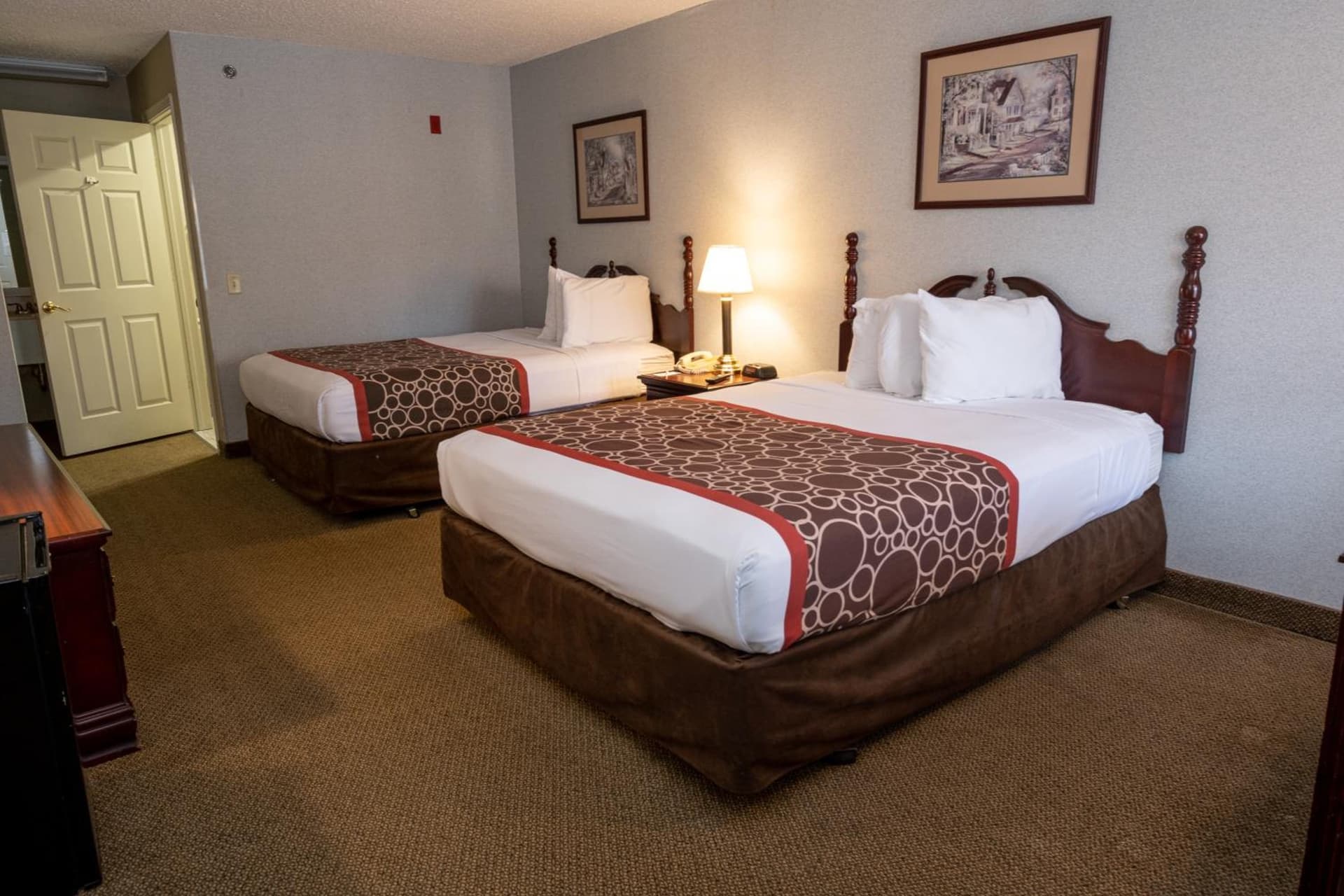 Hilltop Inn & Suites, near Foxwoods Casino gallery photo in North Stonington — image 63
