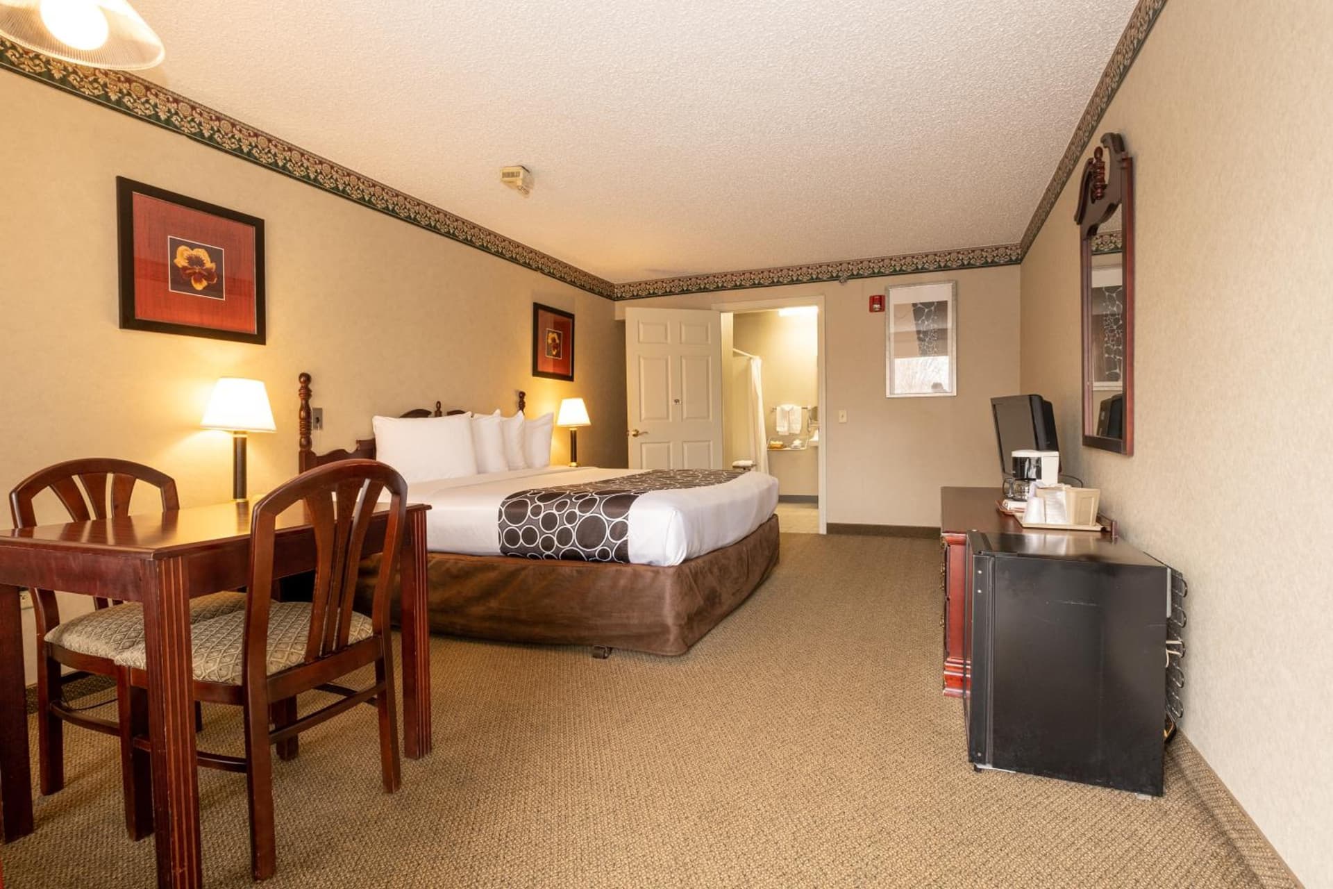 Hilltop Inn & Suites, near Foxwoods Casino gallery photo in North Stonington — image 62