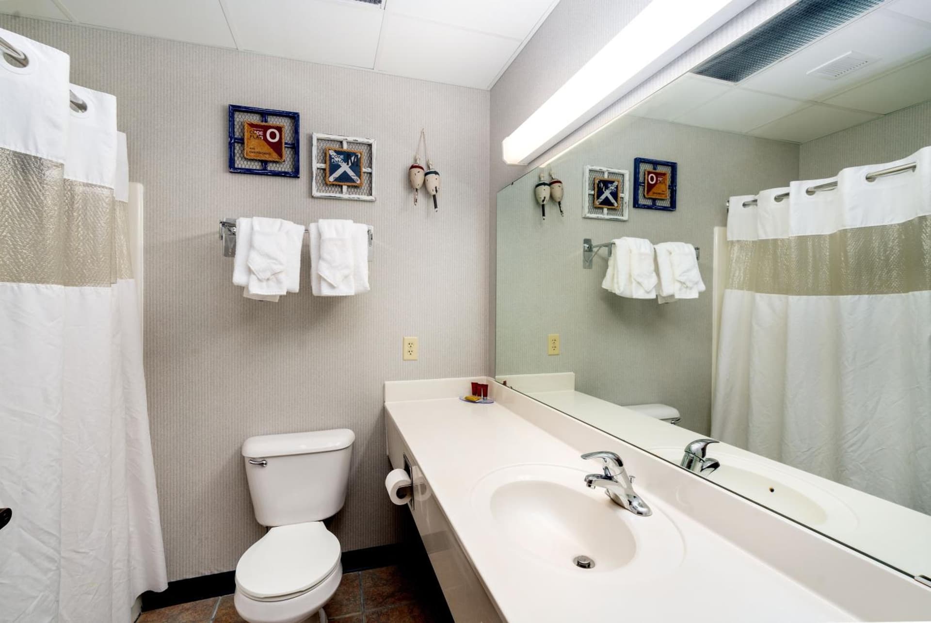 The Suites Hotel at Waterfront Plaza gallery photo in Duluth, MN — image 45
