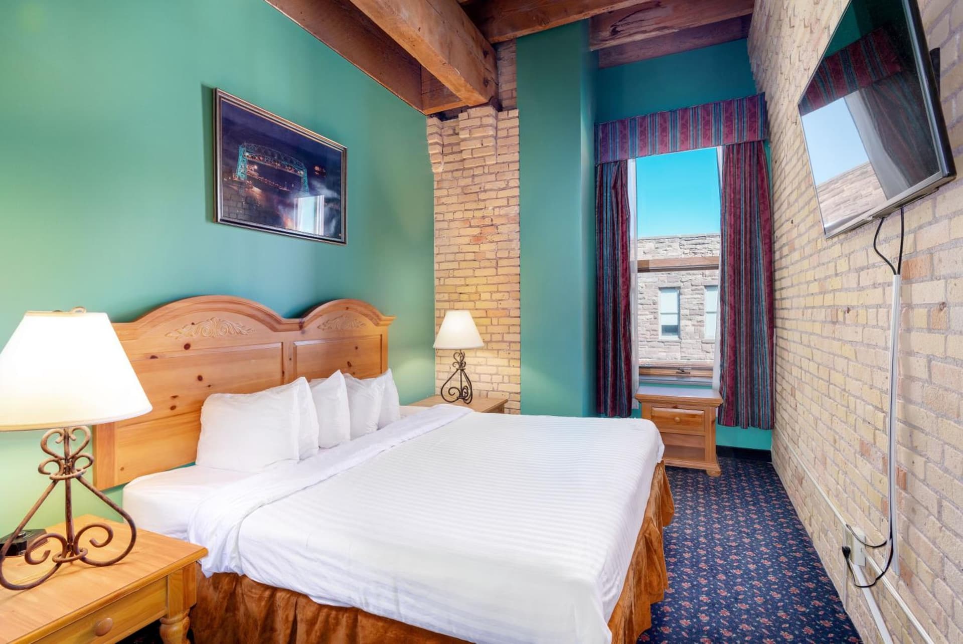 The Suites Hotel at Waterfront Plaza gallery photo in Duluth, MN — image 5