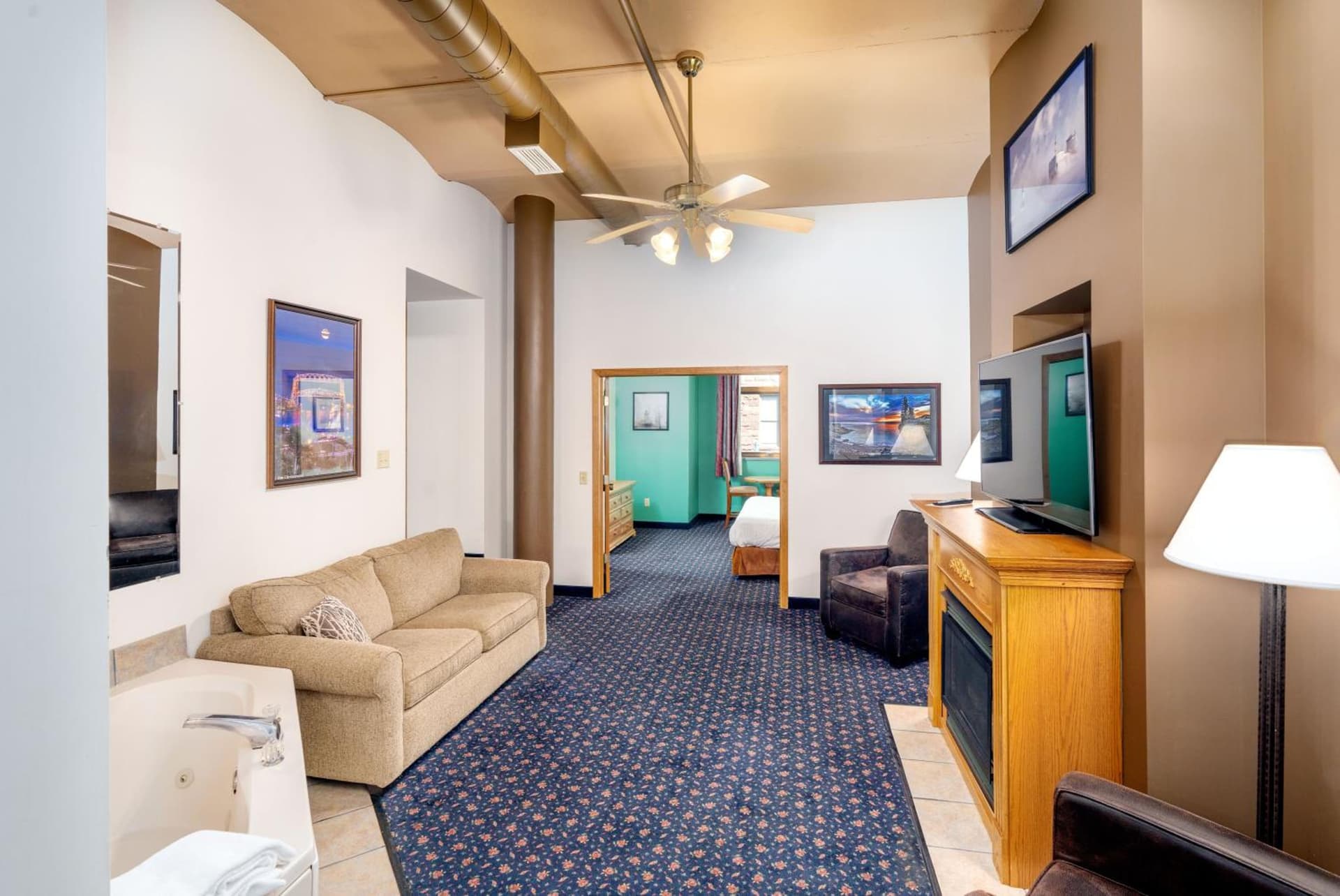 The Suites Hotel at Waterfront Plaza gallery photo in Duluth, MN — image 4