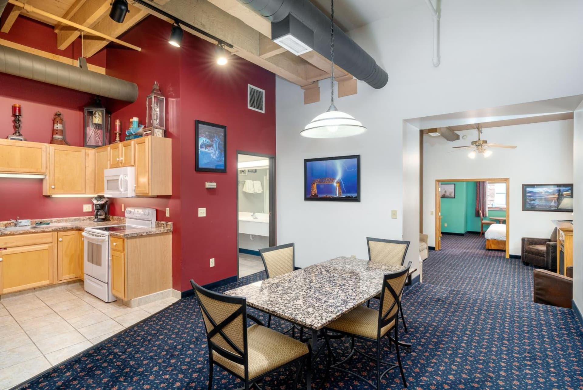 The Suites Hotel at Waterfront Plaza gallery photo in Duluth, MN — image 13