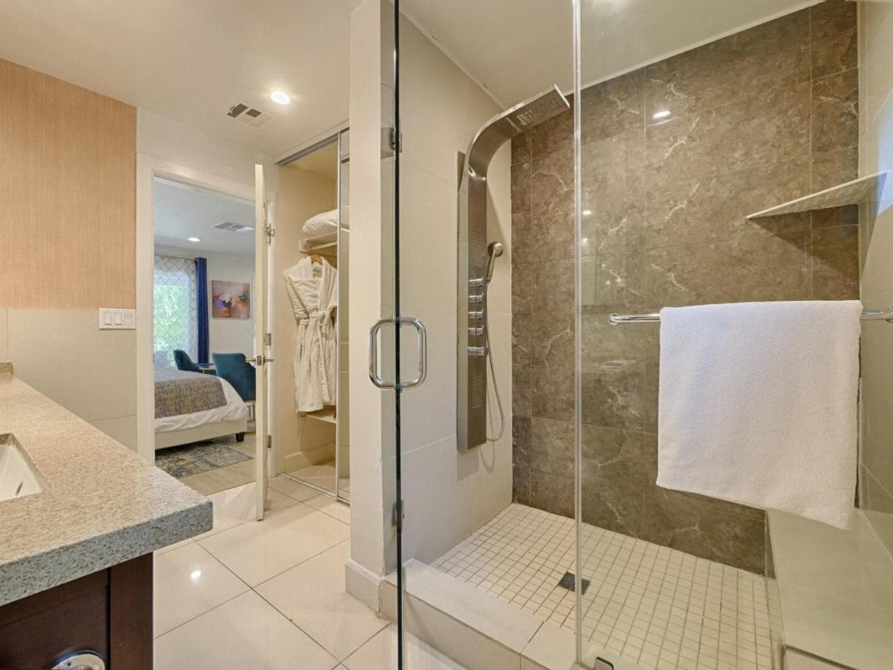Little Paradise Hotel interior in Palm Springs, CA — gallery photo 2