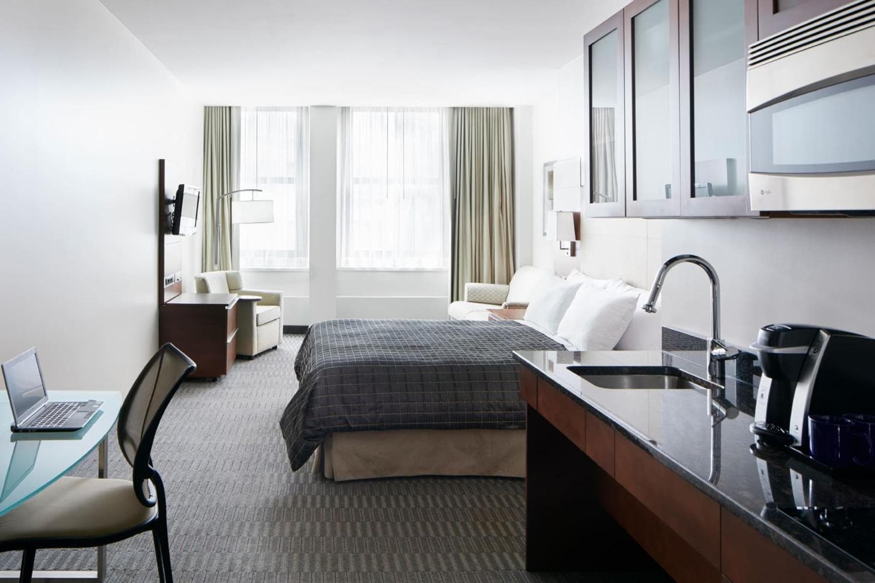 River Hotel interior in Chicago, IL — gallery photo 2