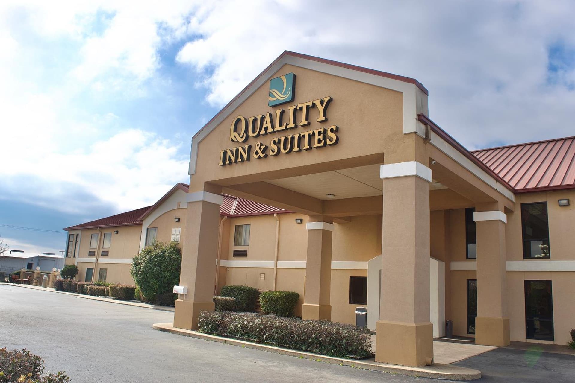 Quality Inn & Suites Pine Bluff property views in Pine Bluff, AR — gallery photo 3