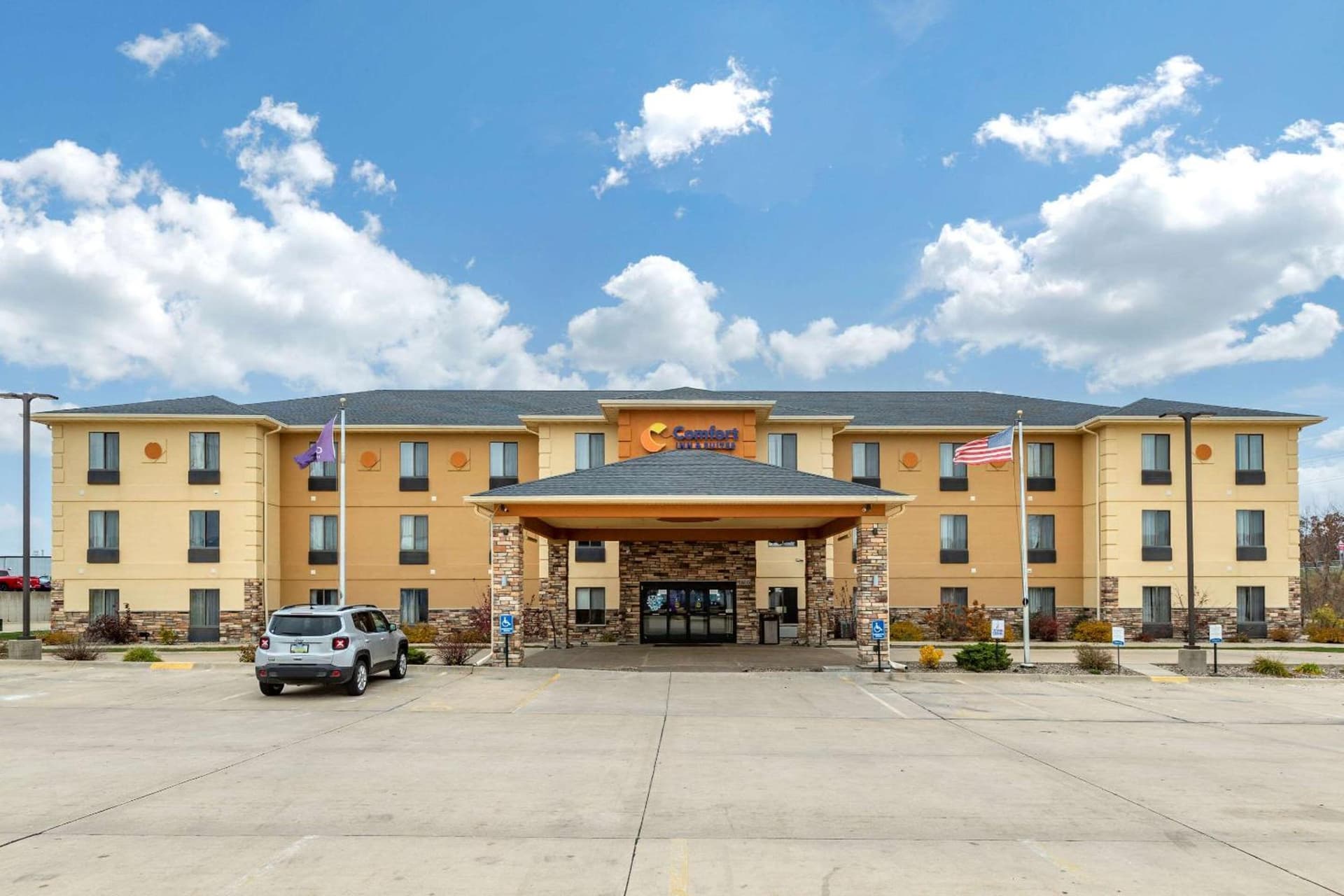Comfort Inn & Suites Cedar Rapids North - Collins Road property views in Cedar Rapids, IA — gallery photo 3