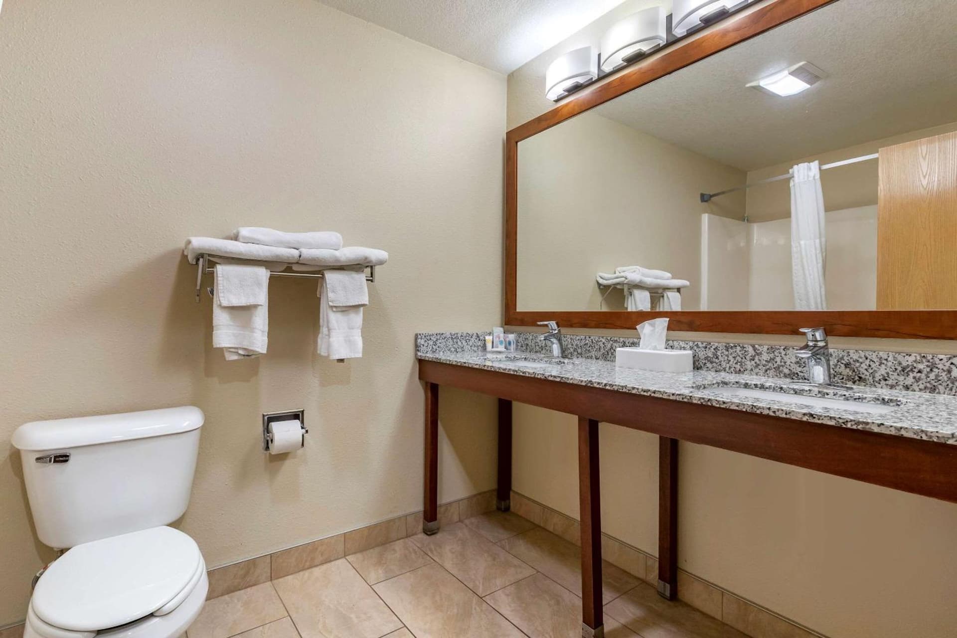 Comfort Inn & Suites Cedar Rapids North - Collins Road gallery photo in Cedar Rapids, IA — image 41