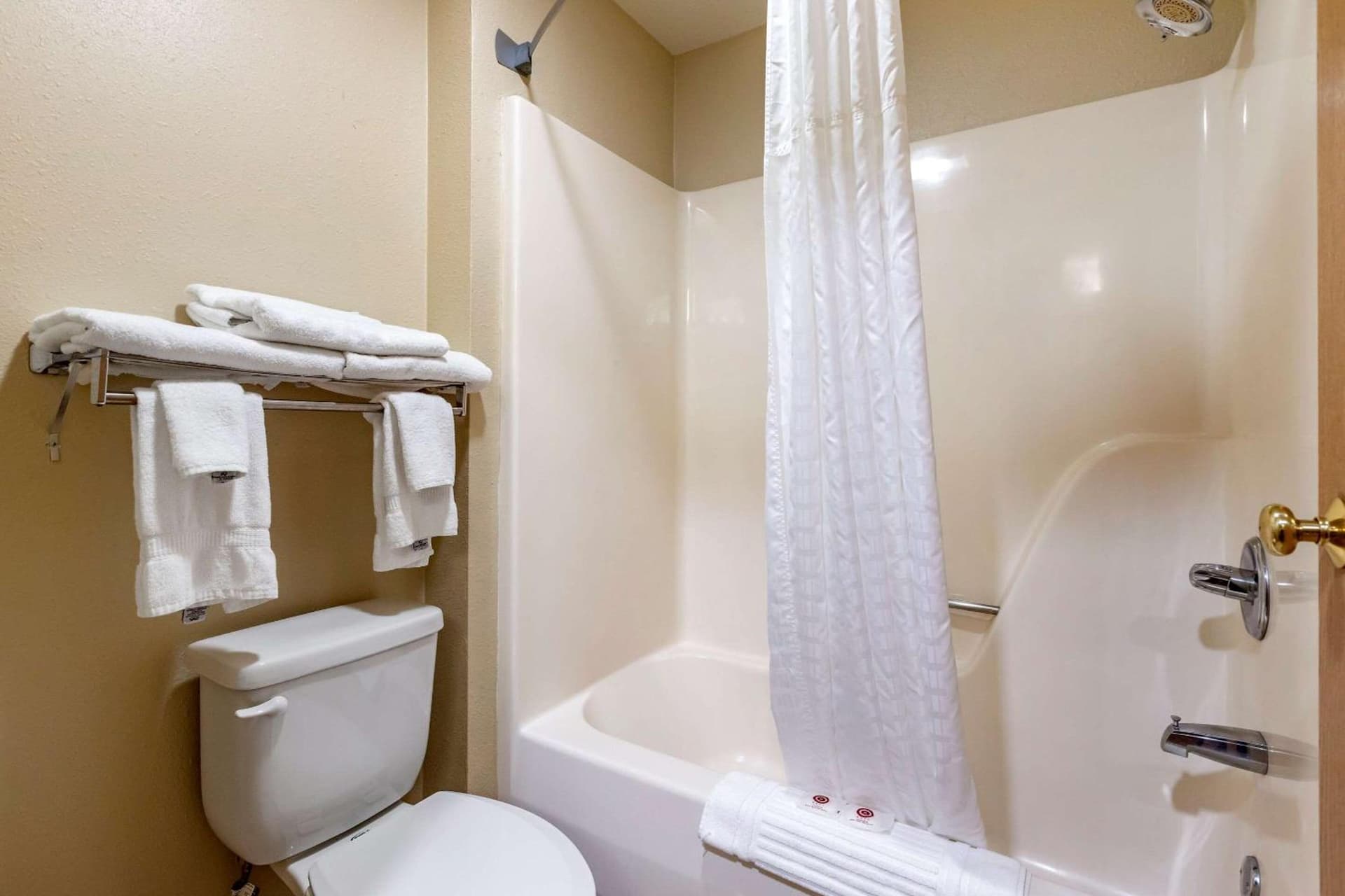 Comfort Inn & Suites Cedar Rapids North - Collins Road gallery photo in Cedar Rapids, IA — image 44