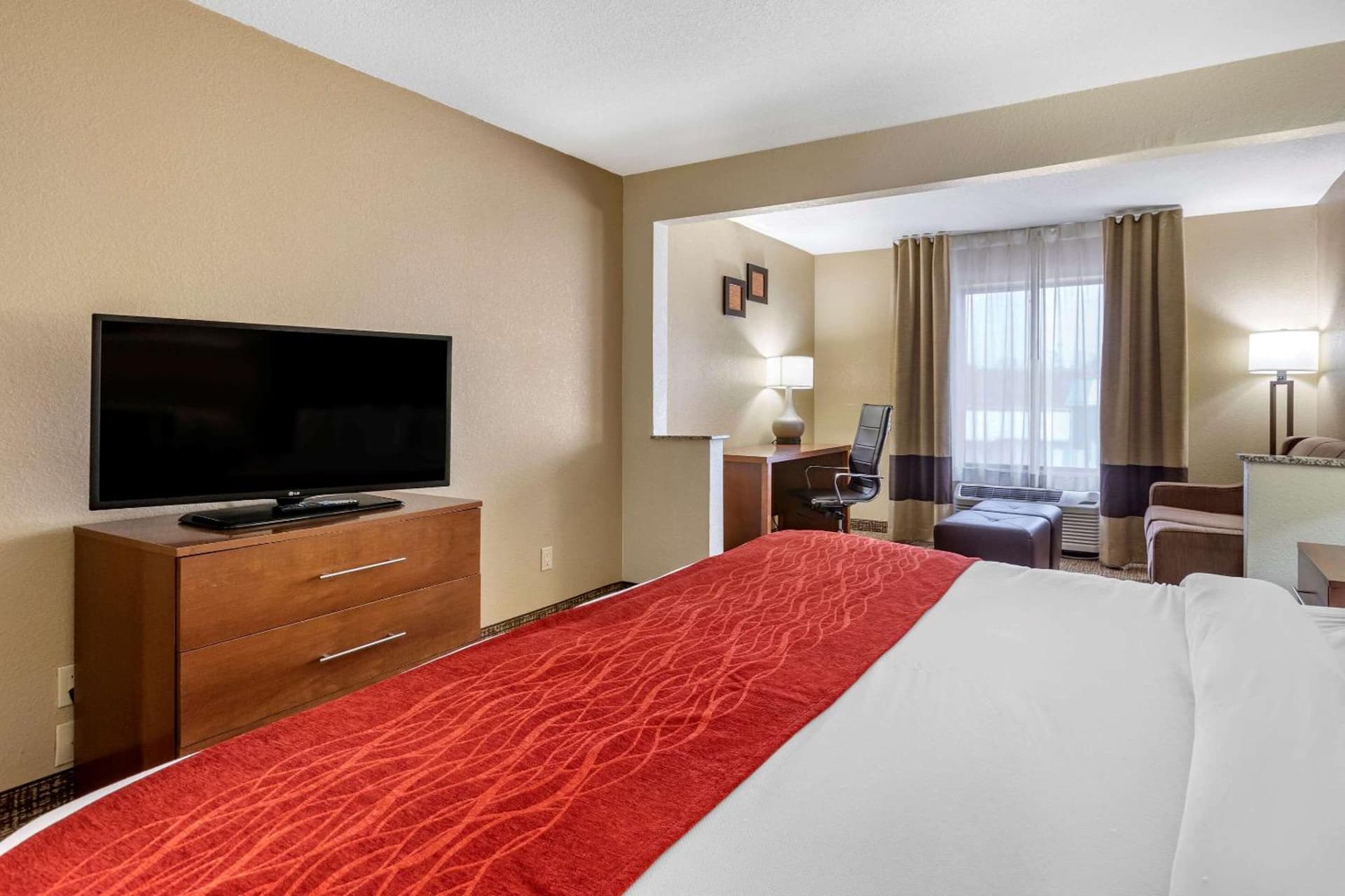 Comfort Inn & Suites Cedar Rapids North - Collins Road gallery photo in Cedar Rapids, IA — image 51