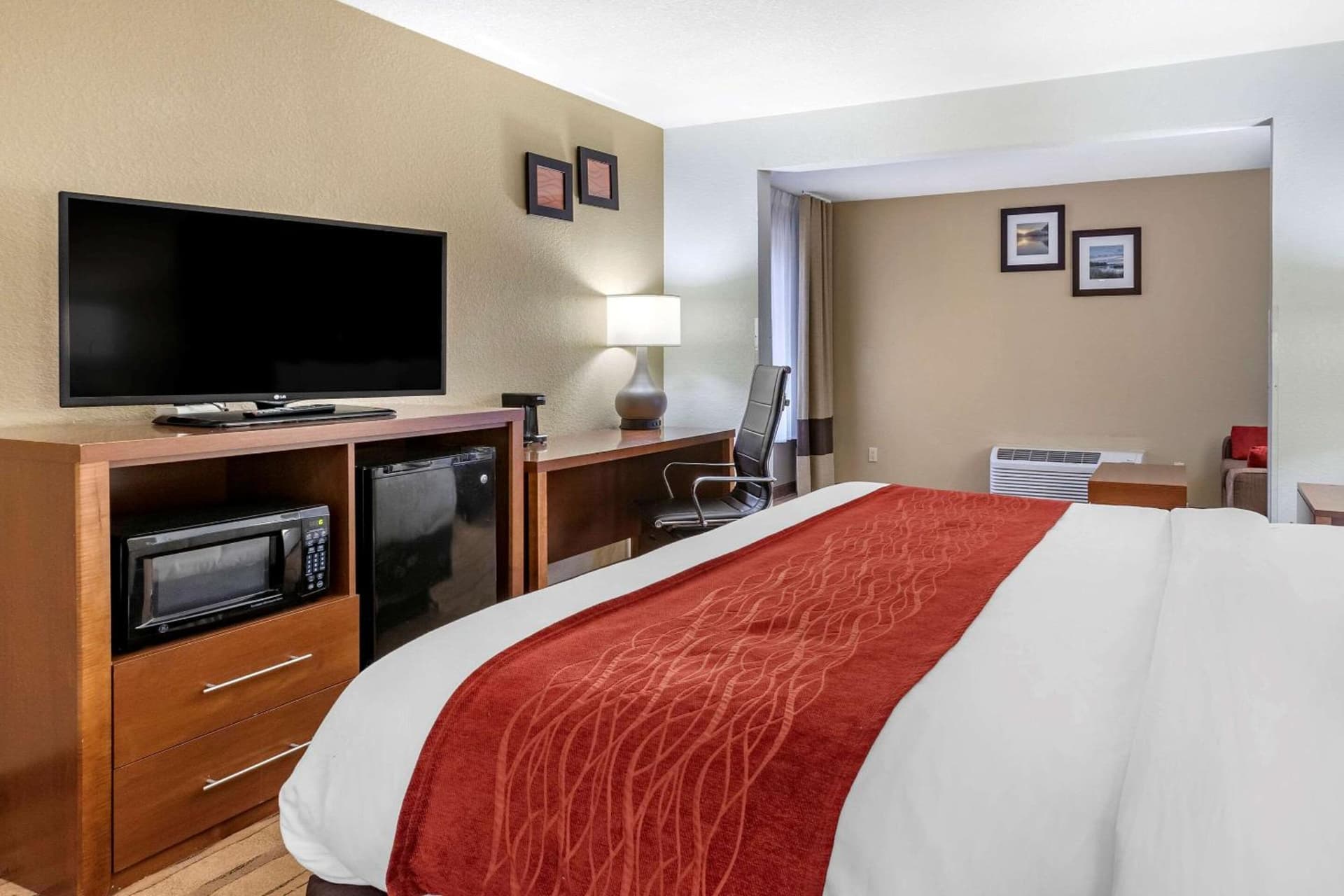 Comfort Inn & Suites Cedar Rapids North - Collins Road gallery photo in Cedar Rapids, IA — image 26
