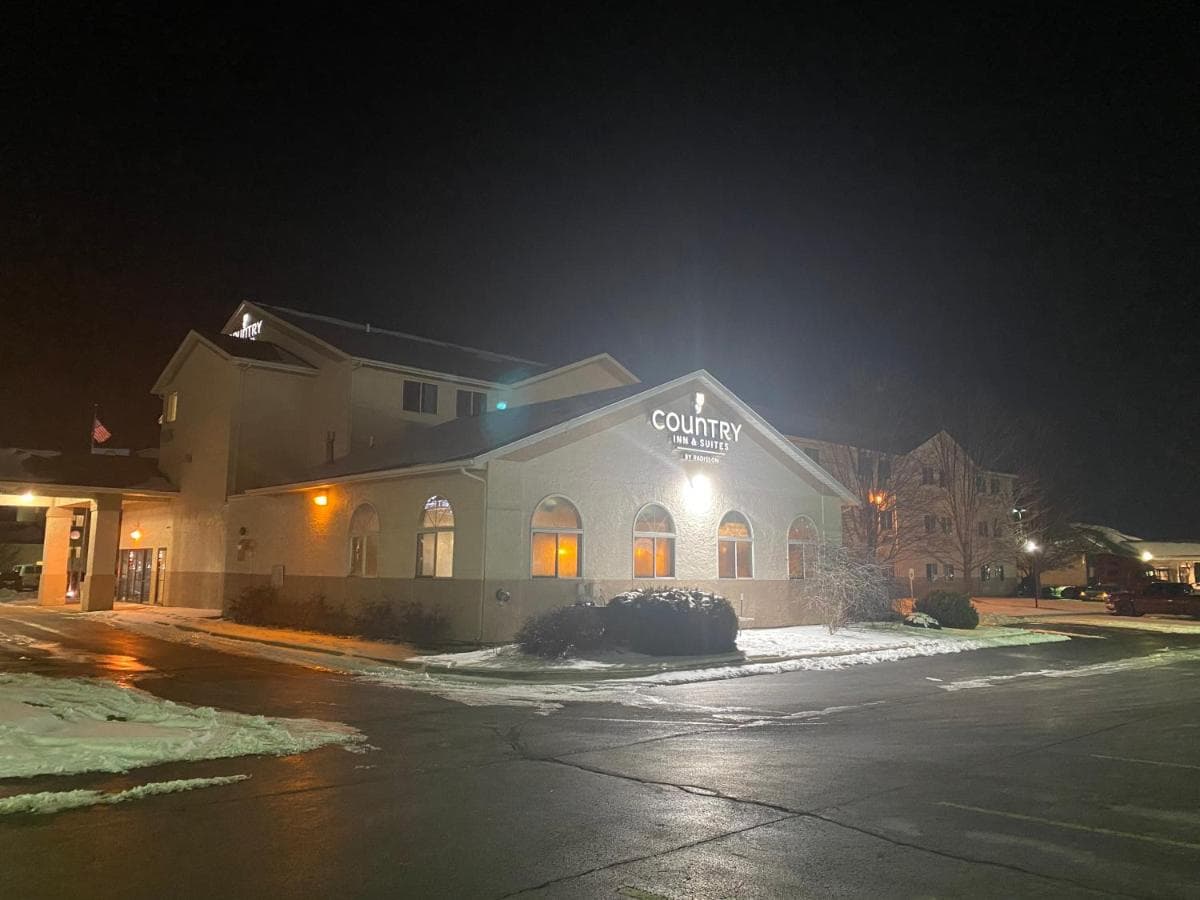 Country Inn & Suites by Radisson, Auburn, IN interior in Auburn, IN — gallery photo 2