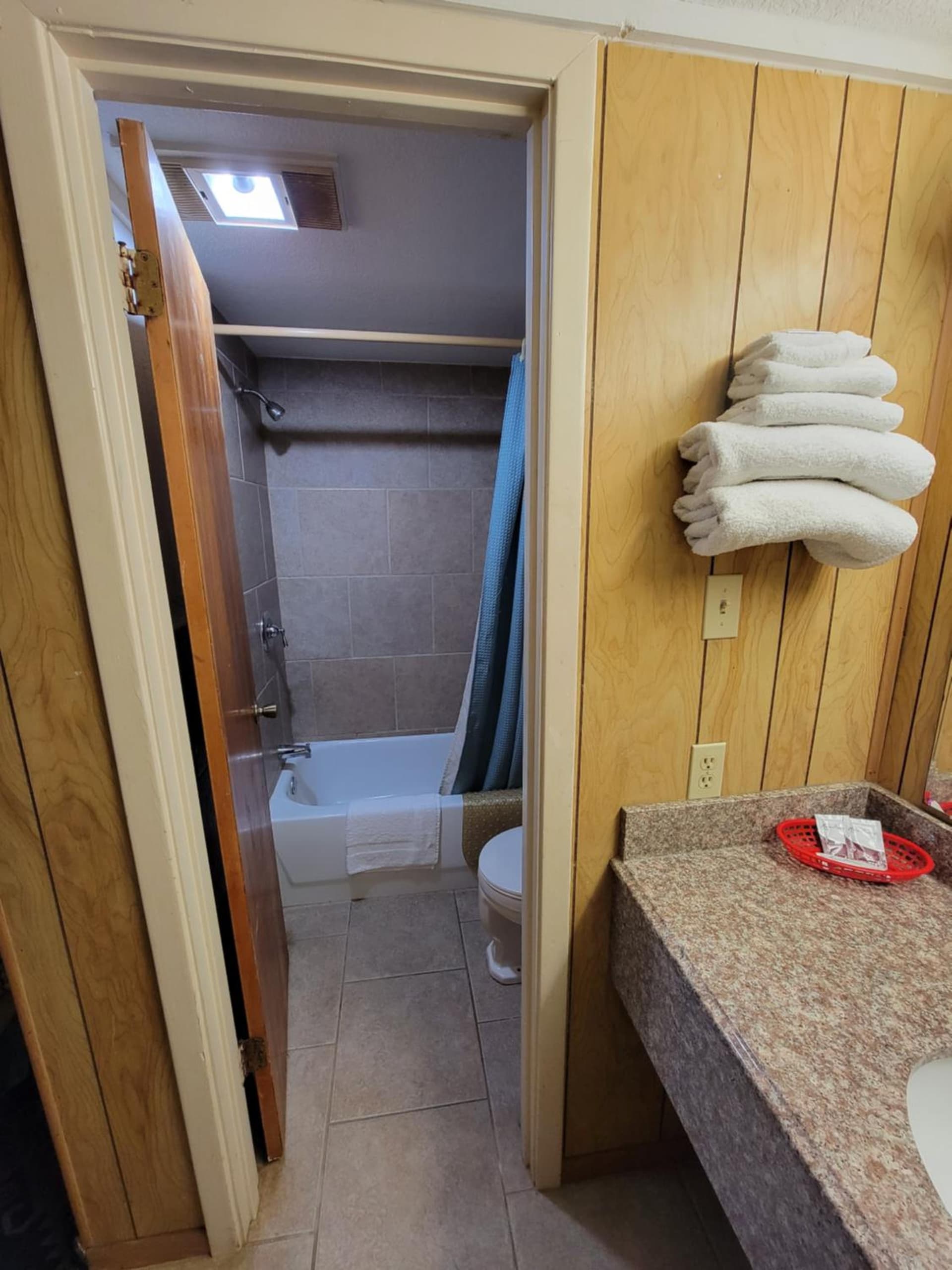 Eddy's Motel property views in Pleasanton, TX — gallery photo 3