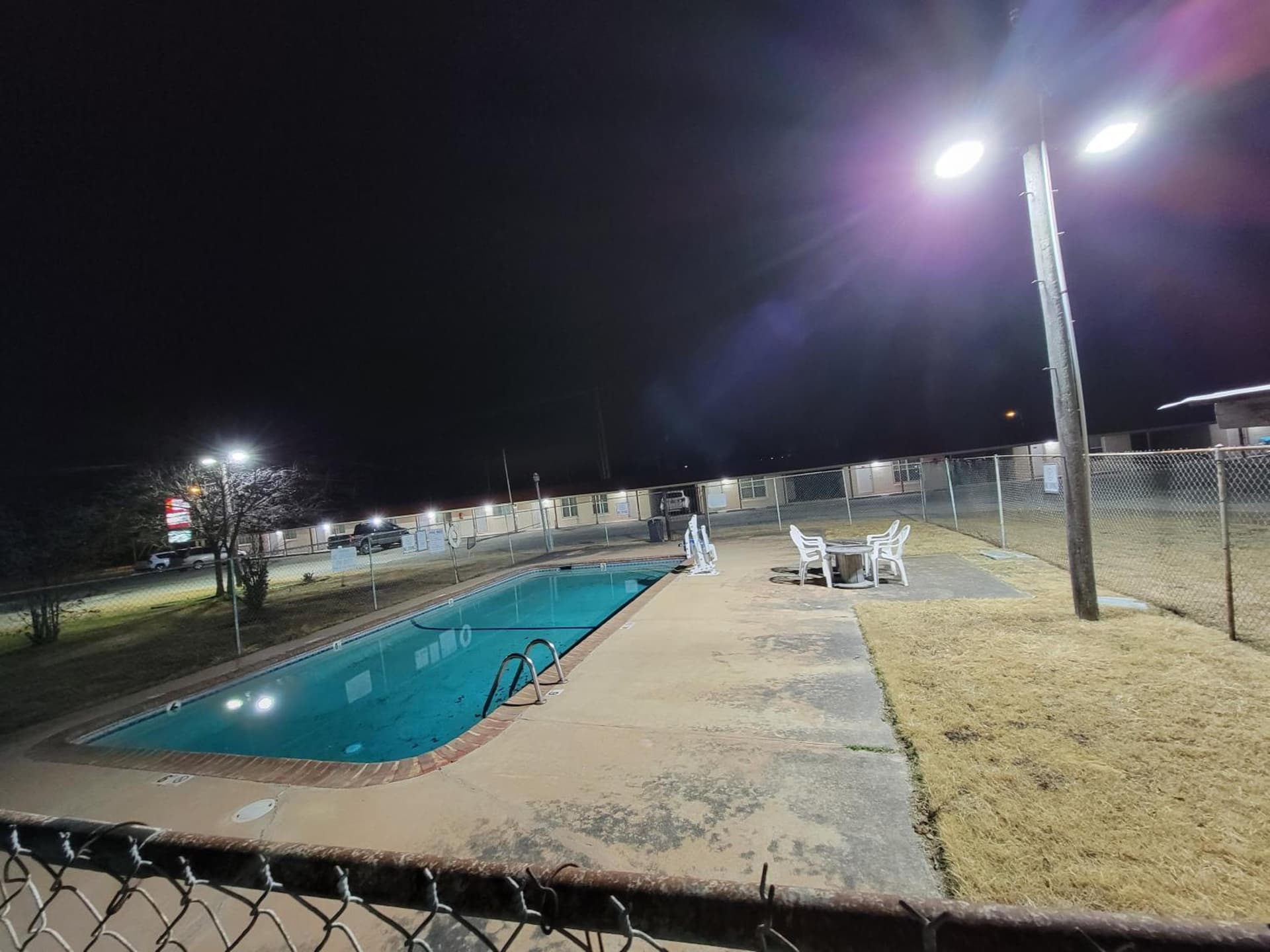 Eddy's Motel interior in Pleasanton, TX — gallery photo 2
