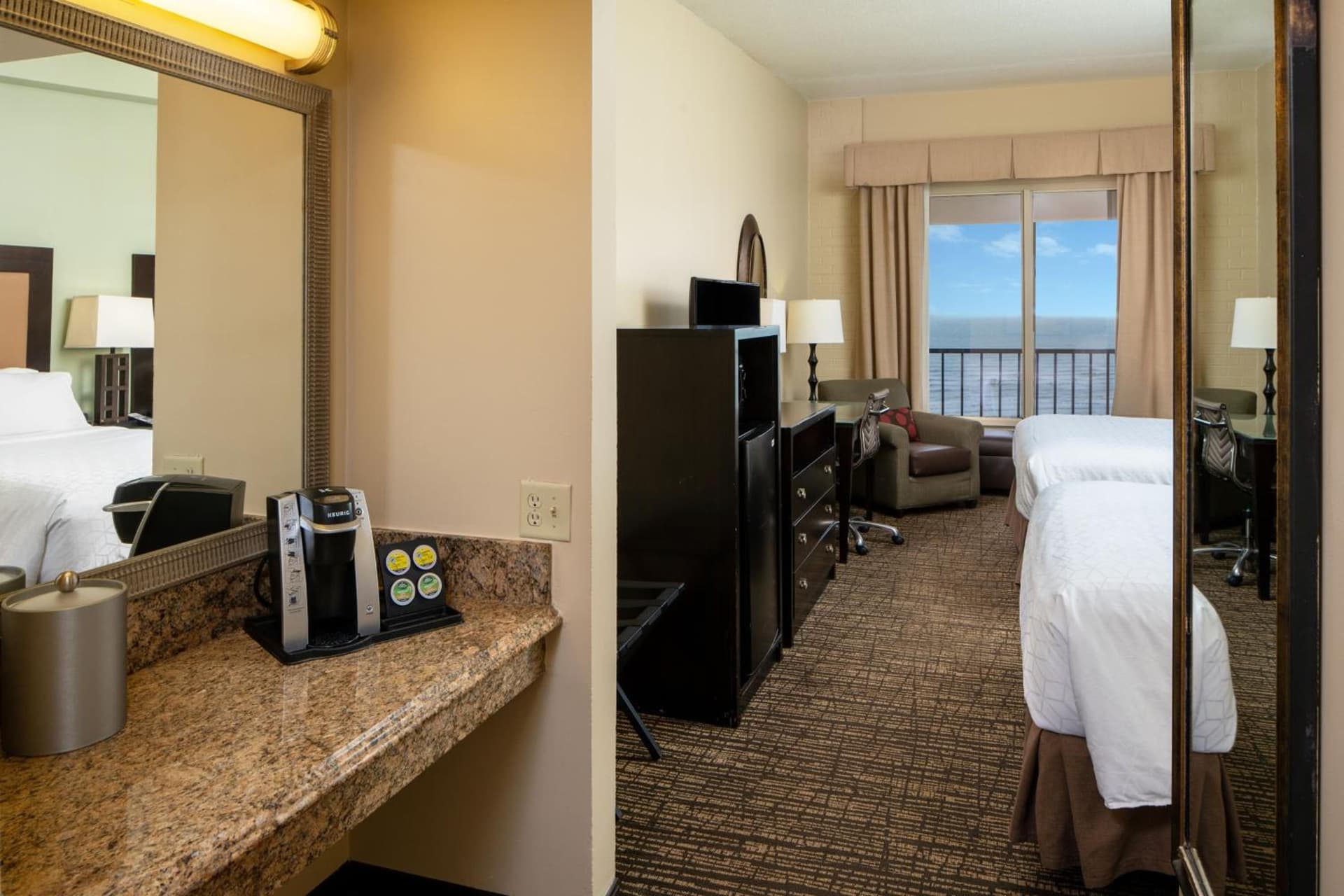 Holiday Inn Resort Galveston - On The Beach by IHG gallery photo in Galveston, TX — image 9