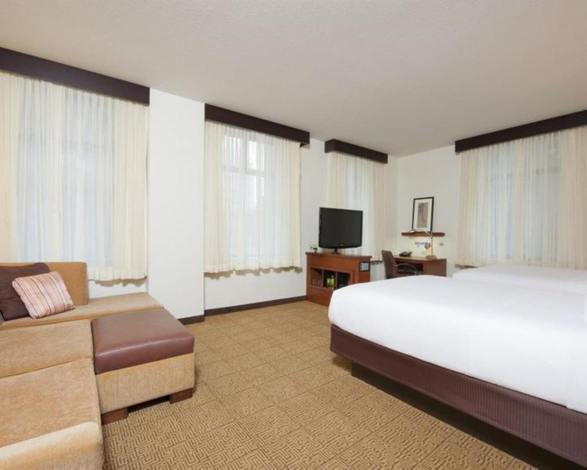 Hyatt Place Des Moines Downtown gallery photo in Des Moines, IA — image 19