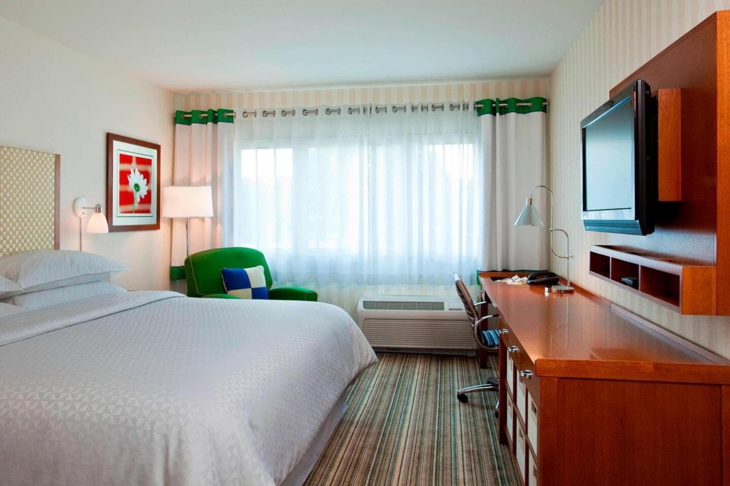 Holiday Inn Express Columbus Airport Easton property views in Columbus, OH — gallery photo 3