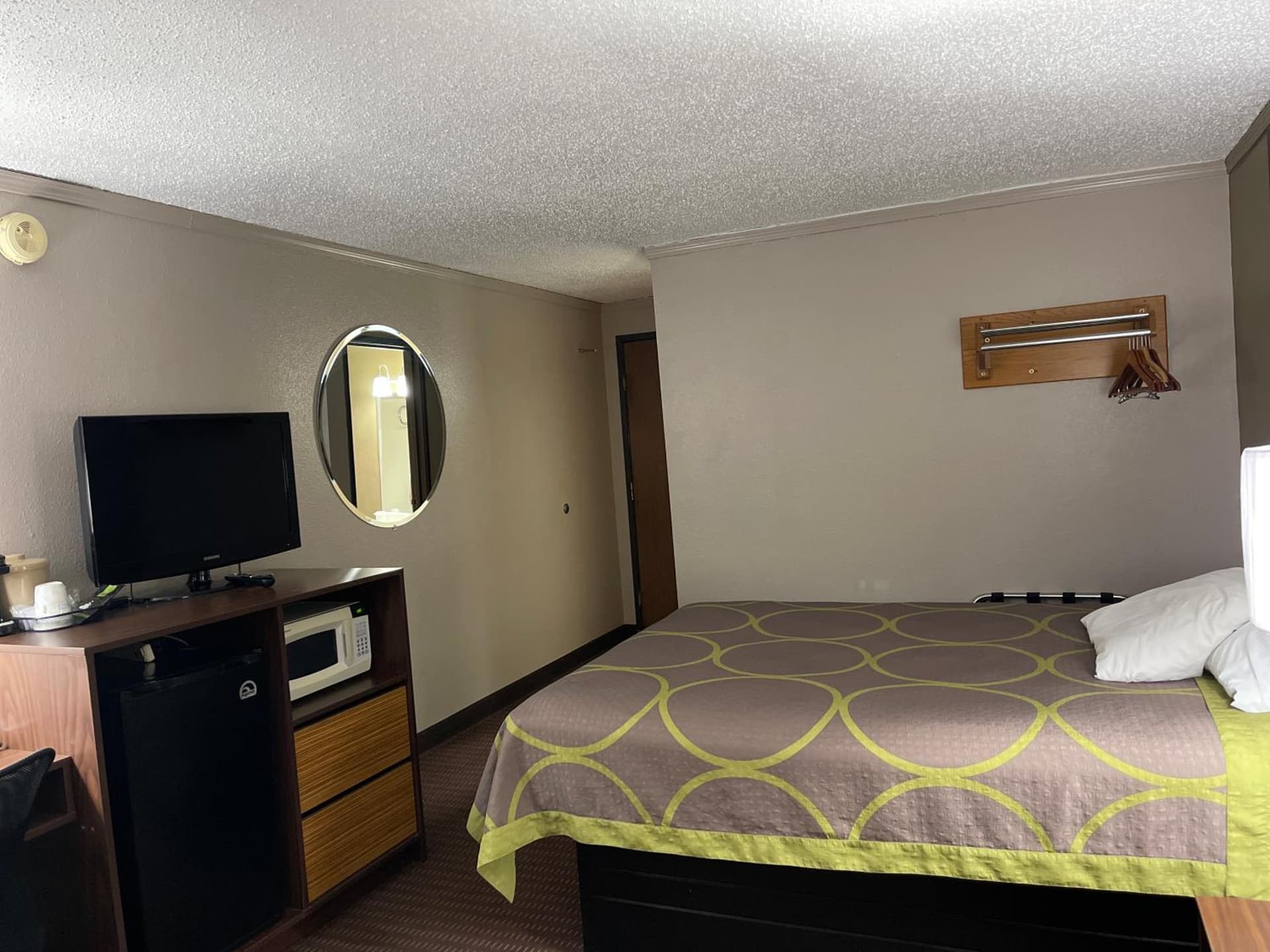 Super 8 by Wyndham Bismarck gallery photo in Bismarck, ND — image 29