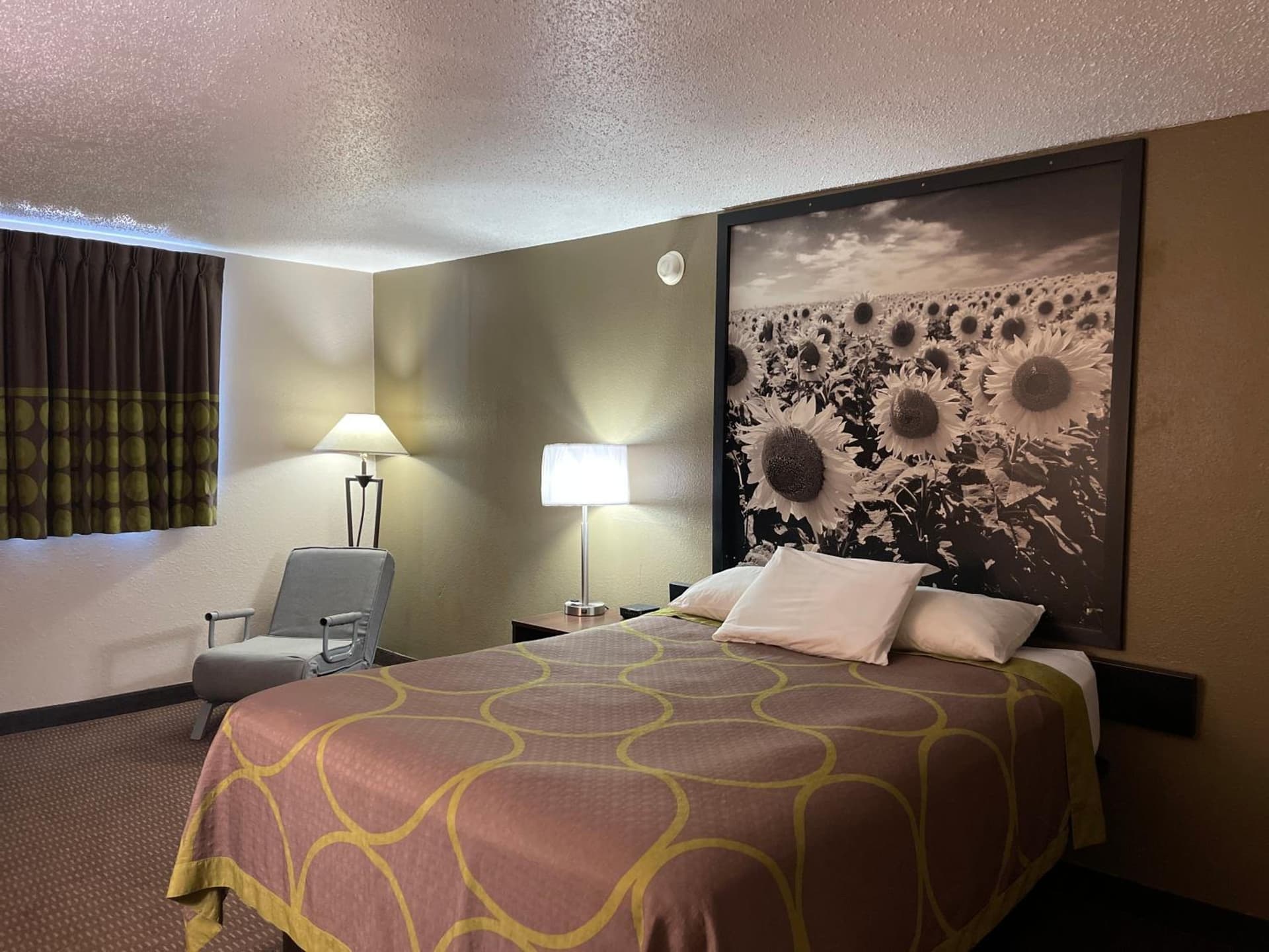 Super 8 by Wyndham Bismarck gallery photo in Bismarck, ND — image 23
