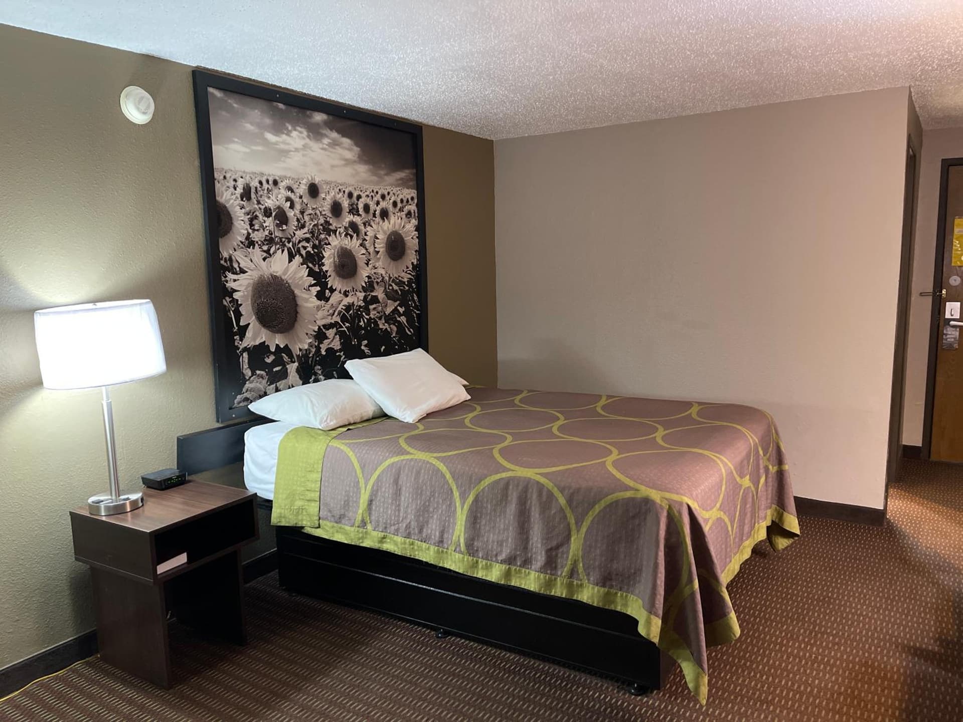 Super 8 by Wyndham Bismarck gallery photo in Bismarck, ND — image 11