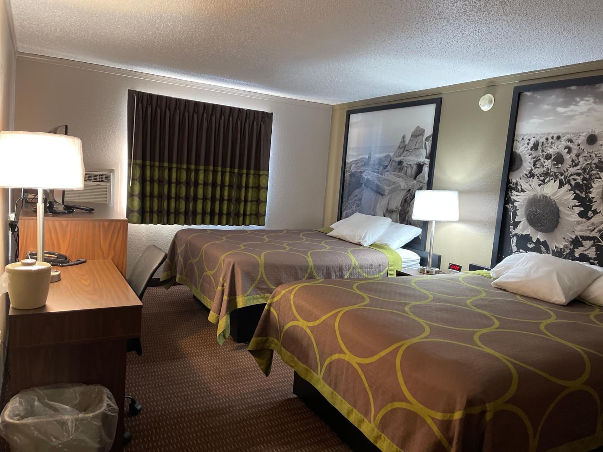Super 8 by Wyndham Bismarck gallery photo in Bismarck, ND — image 14