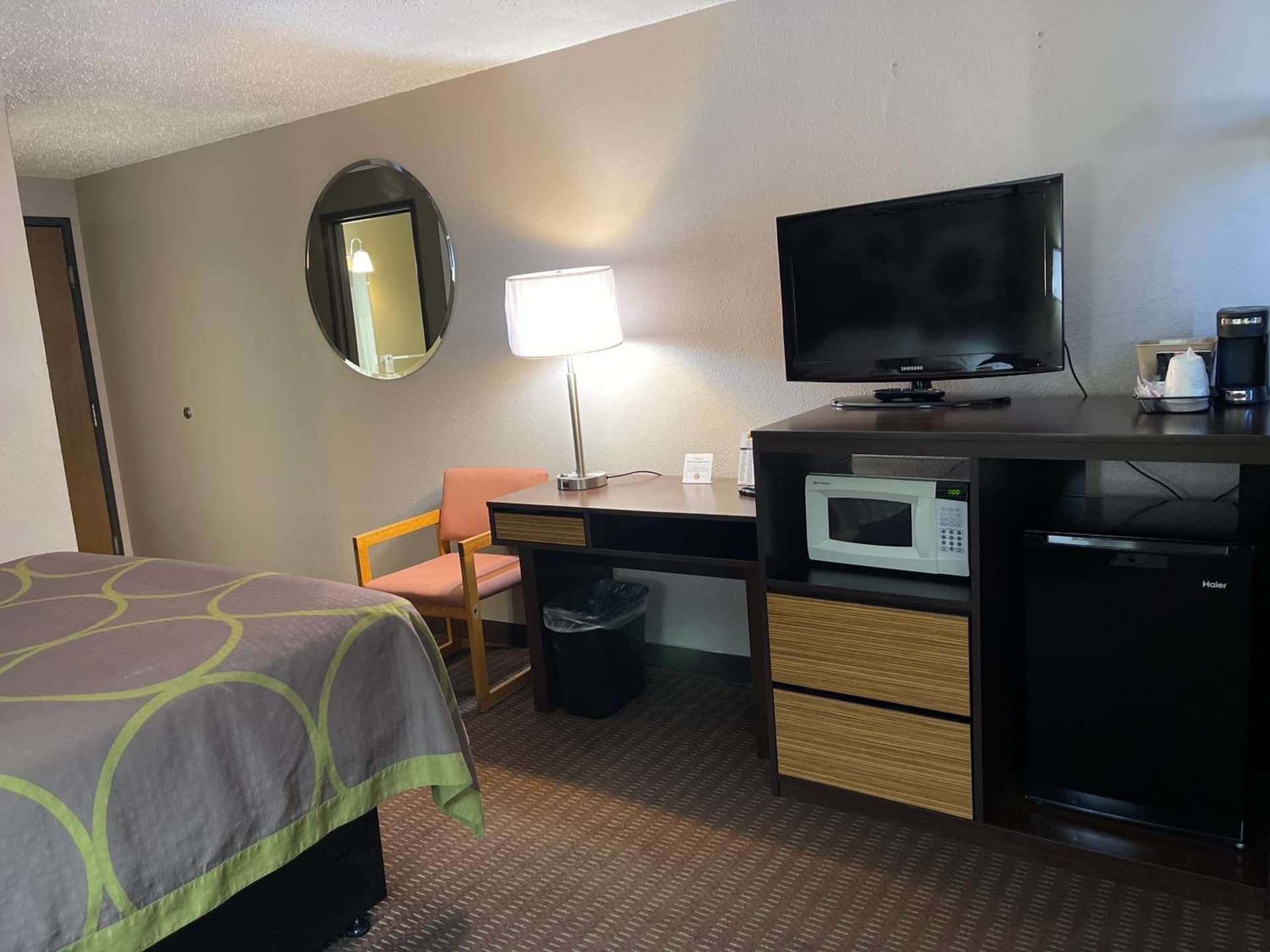 Super 8 by Wyndham Bismarck gallery photo in Bismarck, ND — image 28