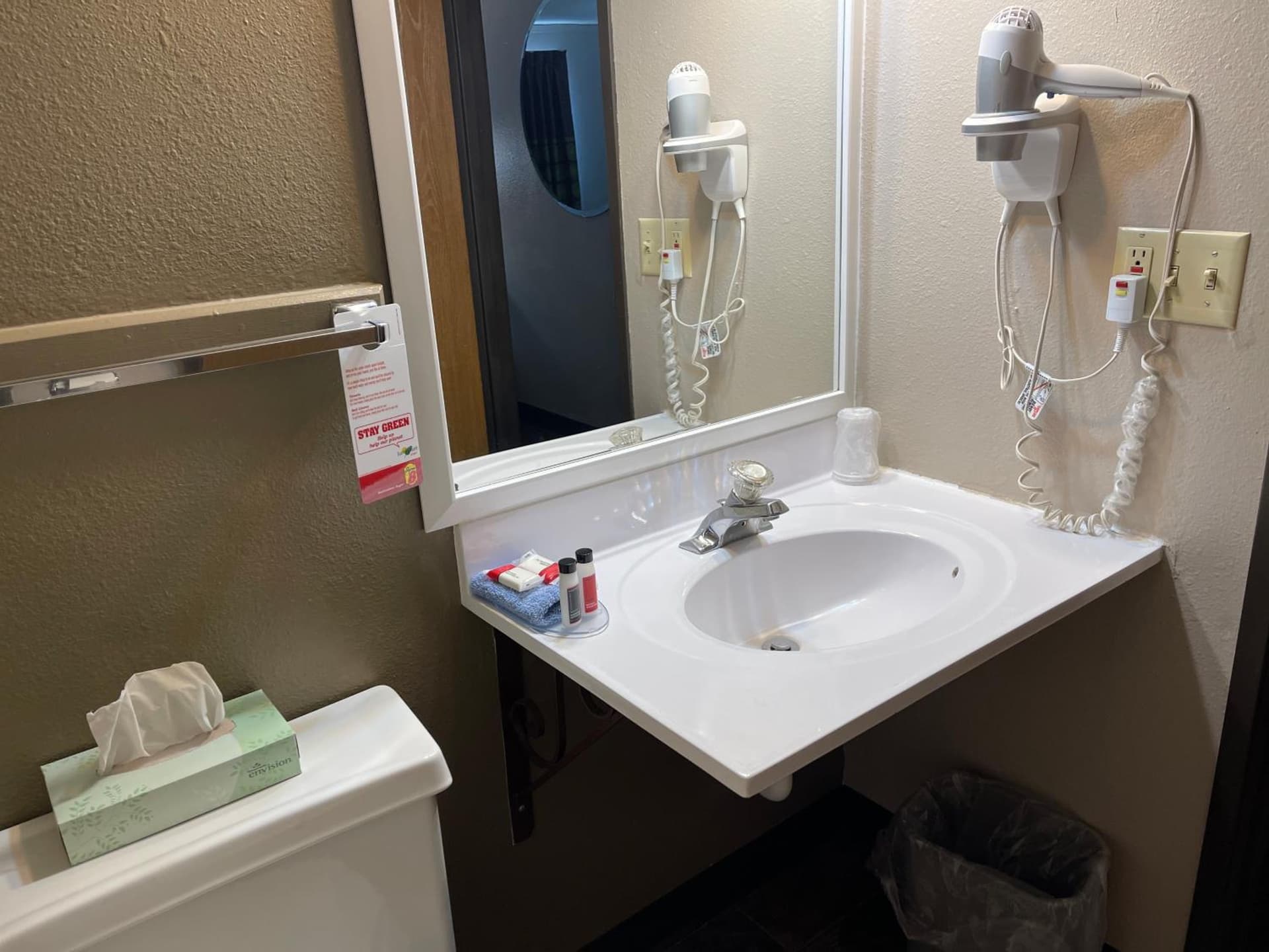 Super 8 by Wyndham Bismarck interior in Bismarck, ND — gallery photo 2