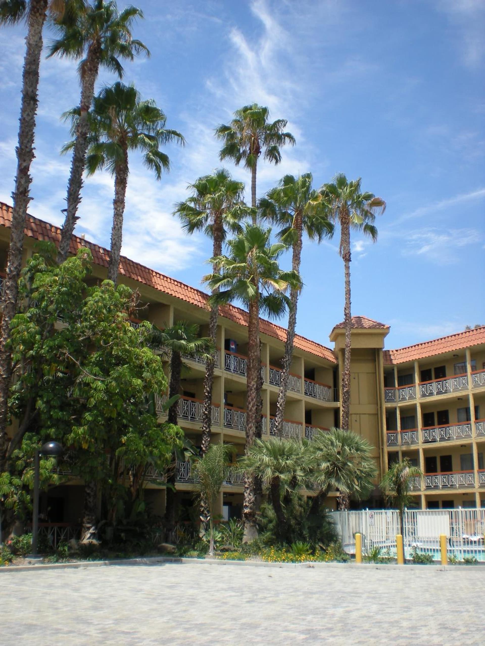 Ramada by Wyndham Burbank Airport gallery photo in Burbank, CA — image 37