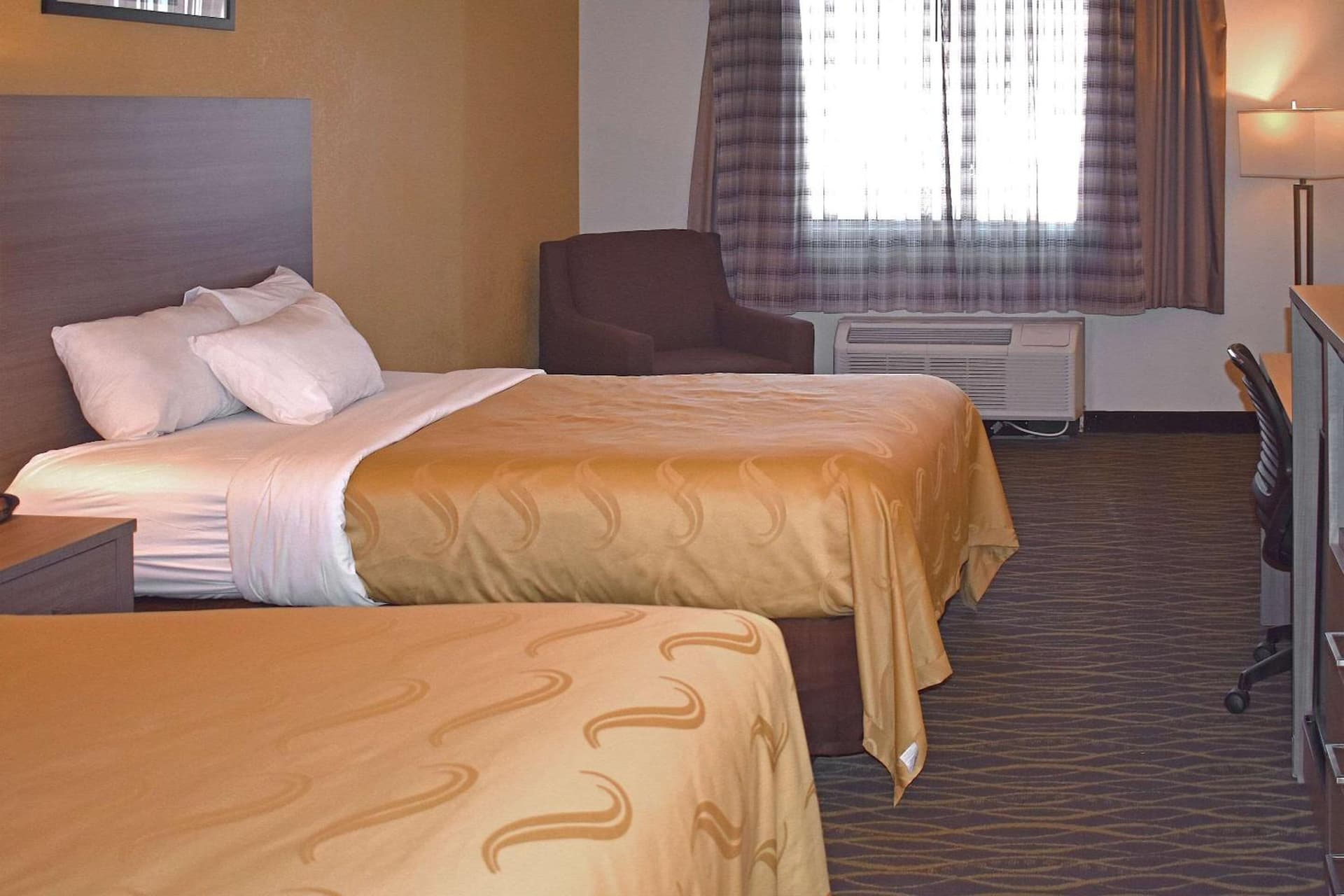Quality Inn & Suites Kearneysville - Martinsburg interior in Kearneysville, WV — gallery photo 2
