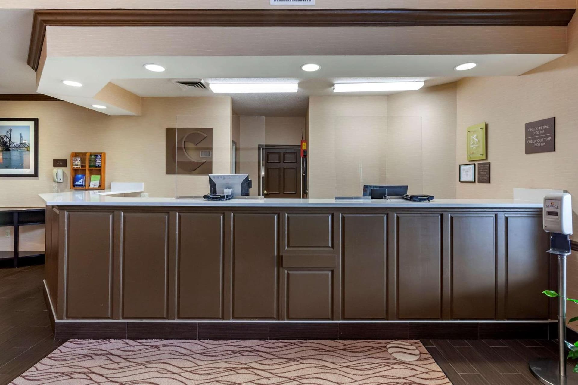 Comfort Inn & Suites Geneva- West Chicago interior in Geneva, IL — gallery photo 2