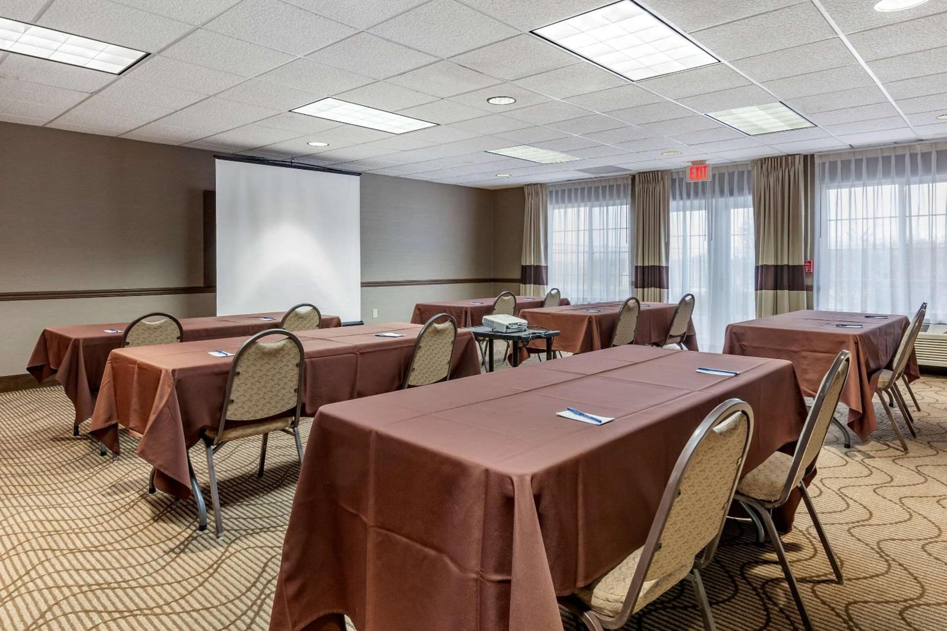 Comfort Inn & Suites Geneva- West Chicago gallery photo in Geneva, IL — image 20
