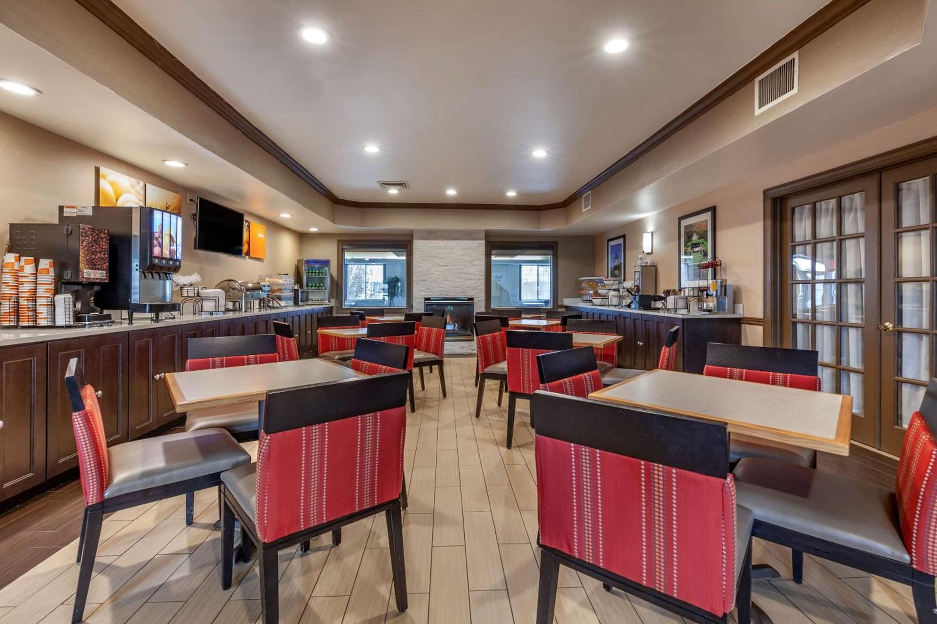 Comfort Inn & Suites Geneva- West Chicago gallery photo in Geneva, IL — image 35
