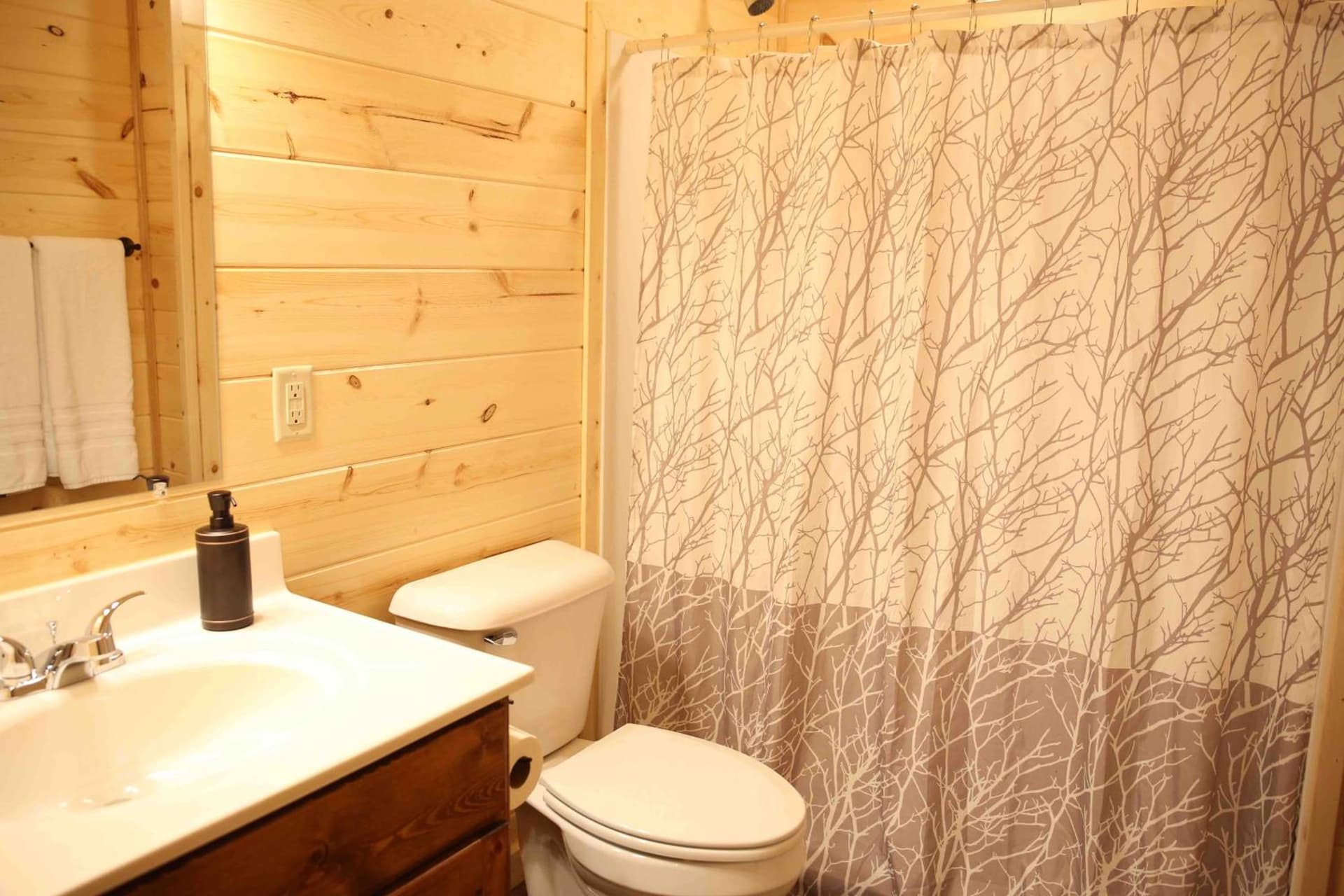 Blessing Lodge by Amish Country Lodging gallery photo in Berlin, OH — image 46