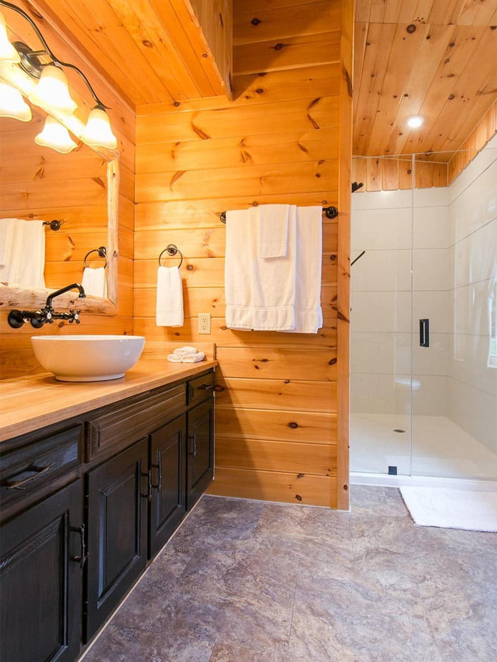 Farmhouse Suites by Amish Country Lodging gallery photo in Millersburg, OH — image 43