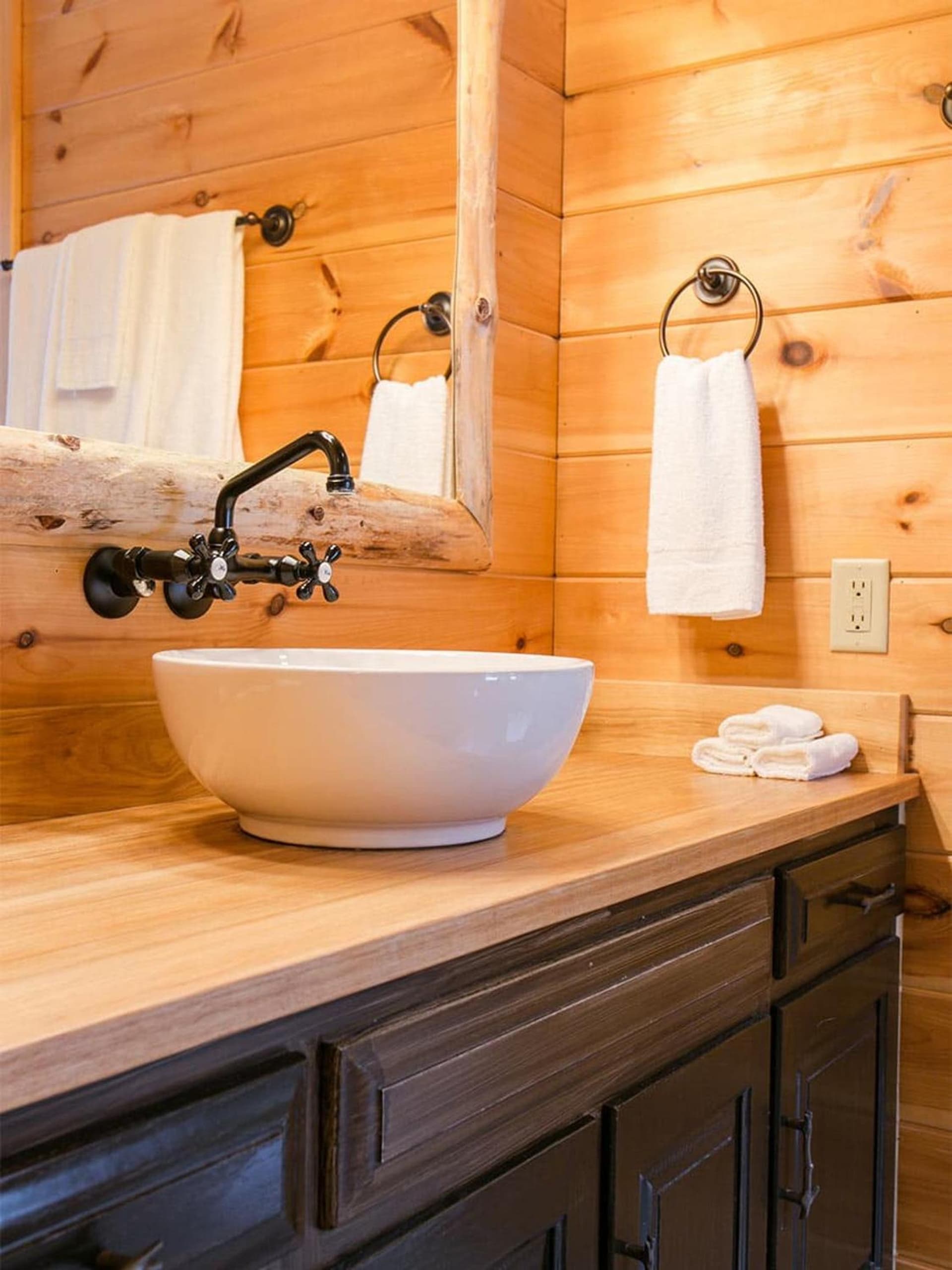 Farmhouse Suites by Amish Country Lodging gallery photo in Millersburg, OH — image 19