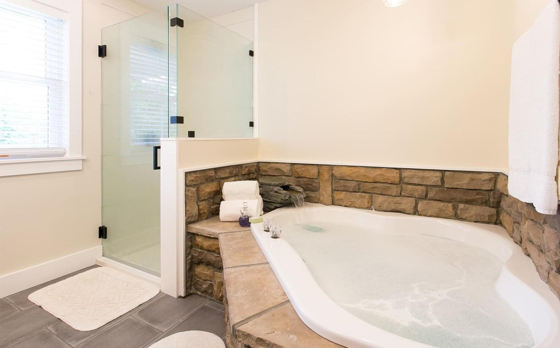Farmhouse Suites by Amish Country Lodging gallery photo in Millersburg, OH — image 8