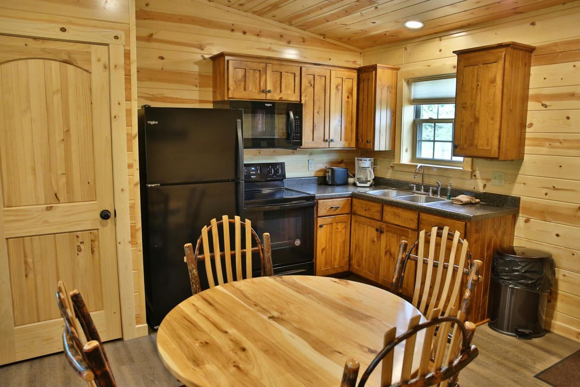 Waterview Lodge by Amish Country Lodging gallery photo in Millersburg, OH — image 12